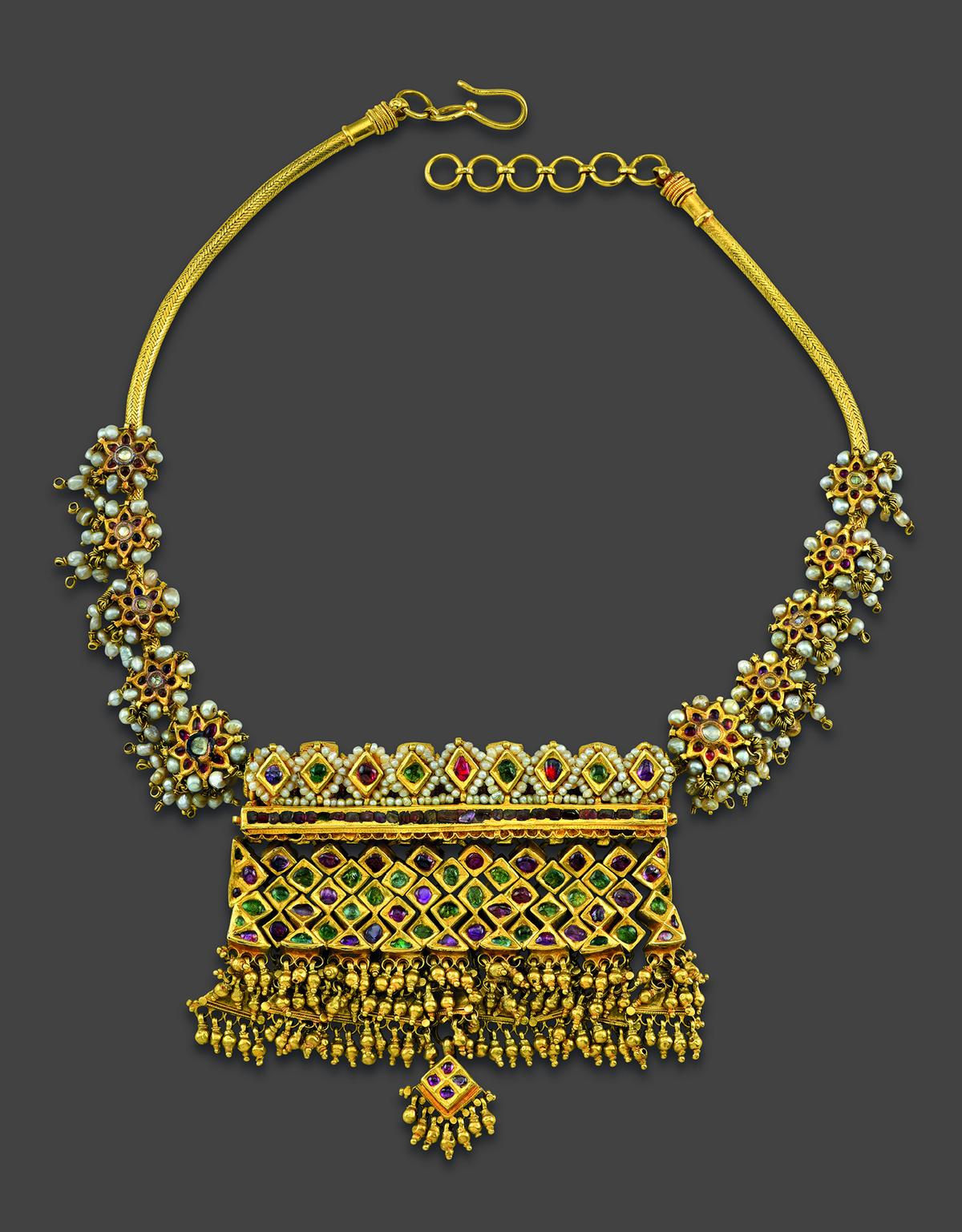 Timaniya (necklace), Rajasthan, 19th-20th century — gold, white sapphires, emeralds, rubies, and pearls