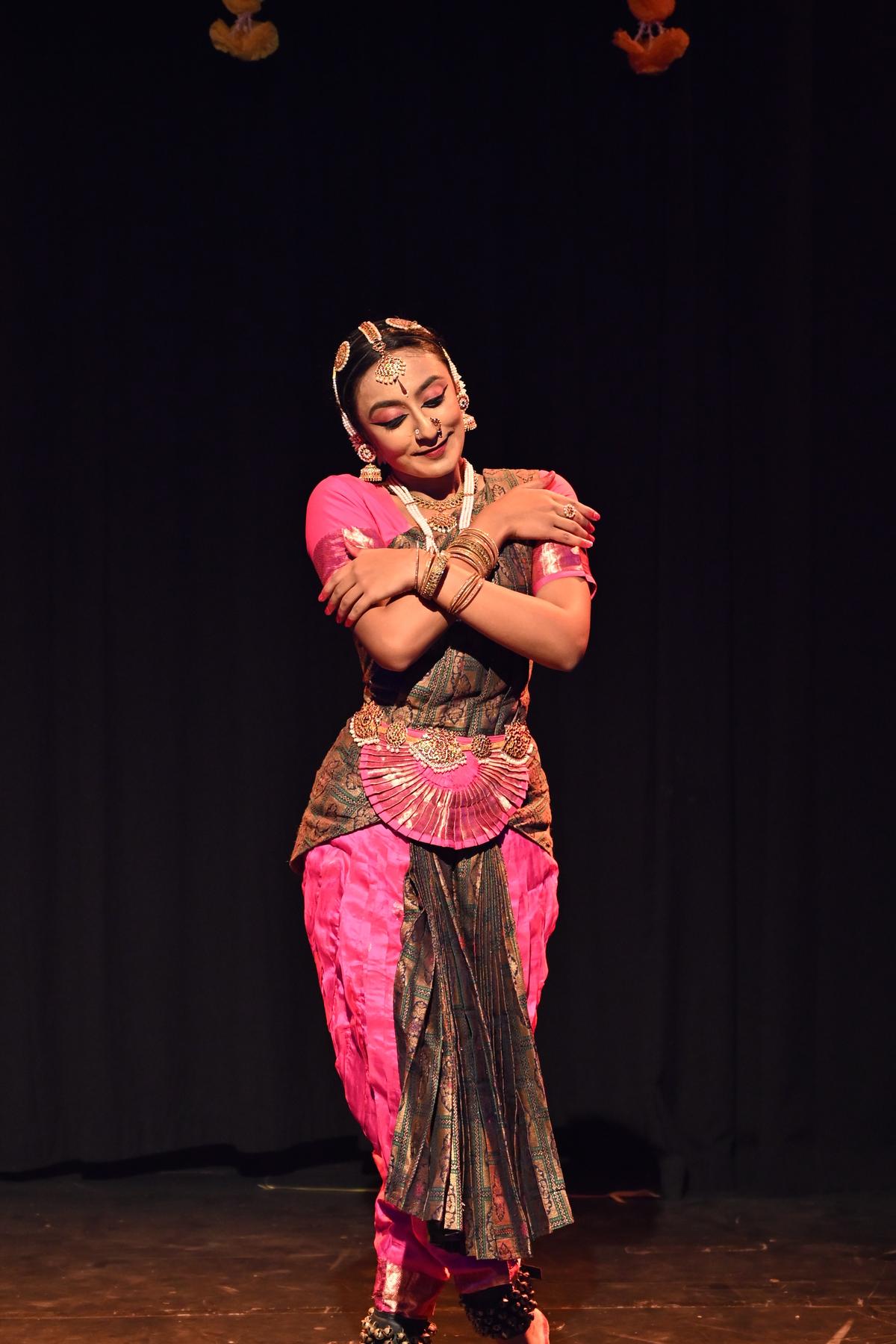 मार्गाज़ी त्यौहार उन प्रदर्शनों को एक साथ लाता है जो एक साथ परंपरा में निहित हैं और समकालीन कथाओं का जवाब देते हैं