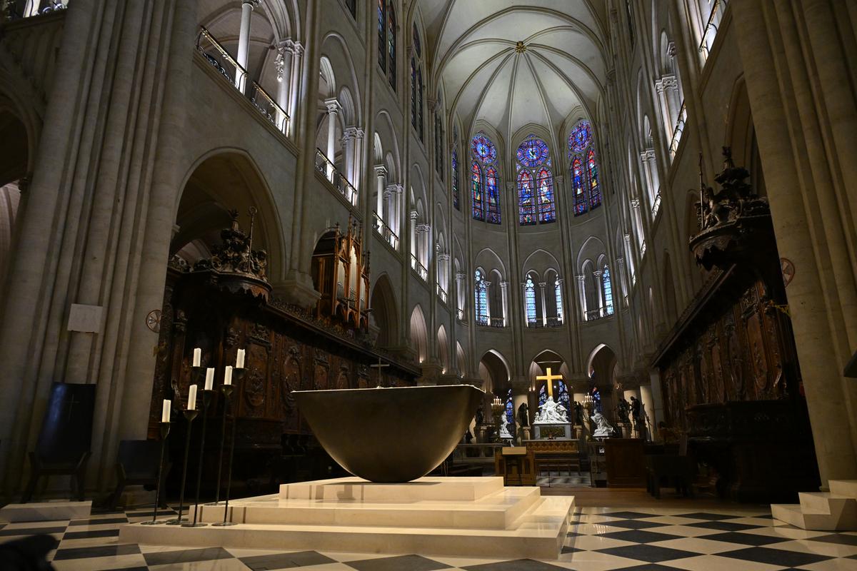 Artisans from all over France gathered to restore the cathedral.