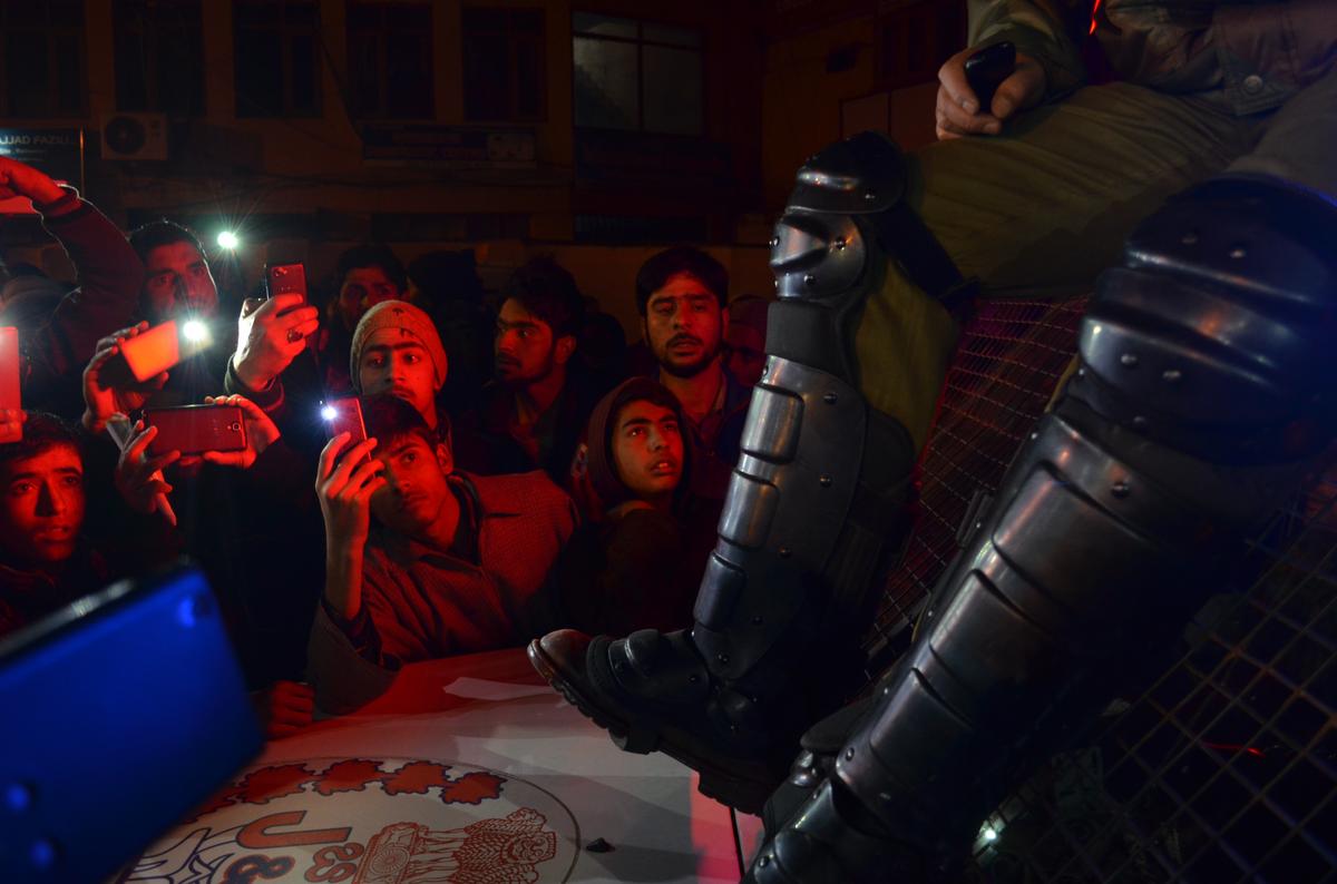 Police Announcement, Srinagar 2016, by photographer Syed Shariyar for Witness