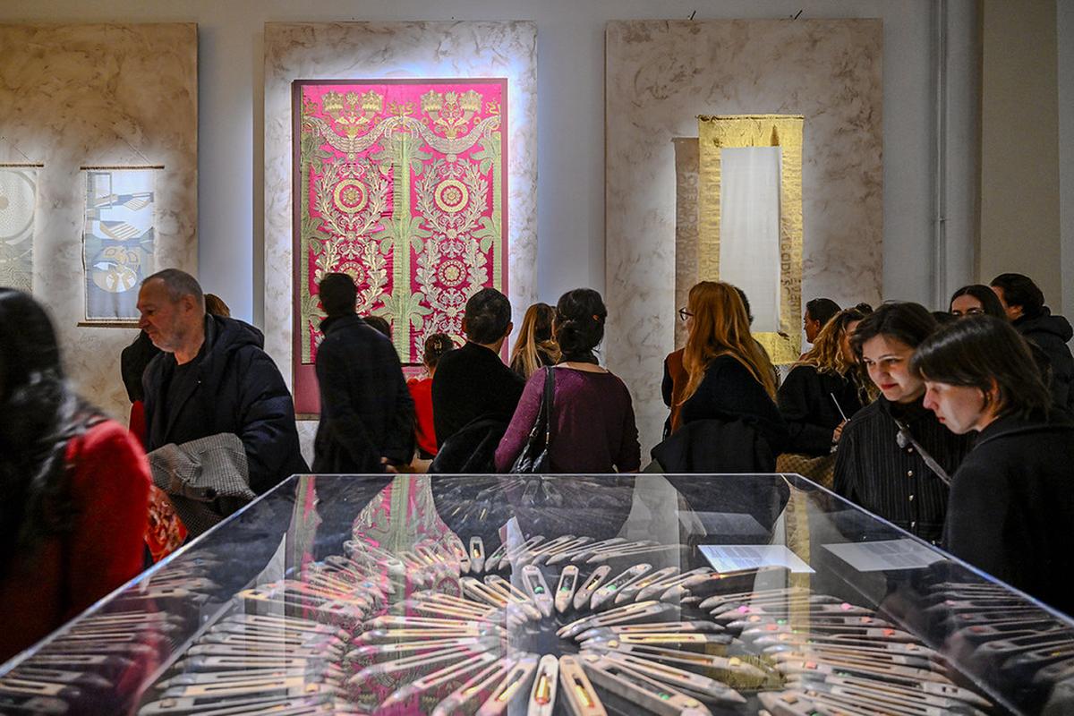  Lakshmi Madhavan’s spiral of loom shuttles