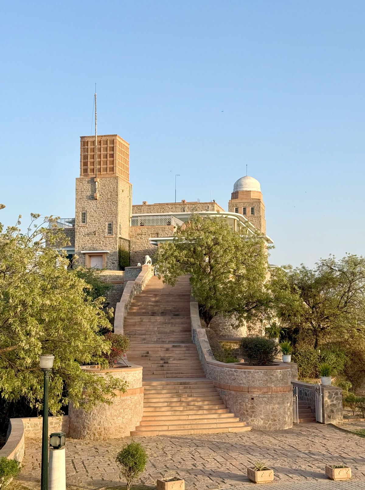 Sardar Samand Palace in Jodhpur is another example of Deco architecture blending local design