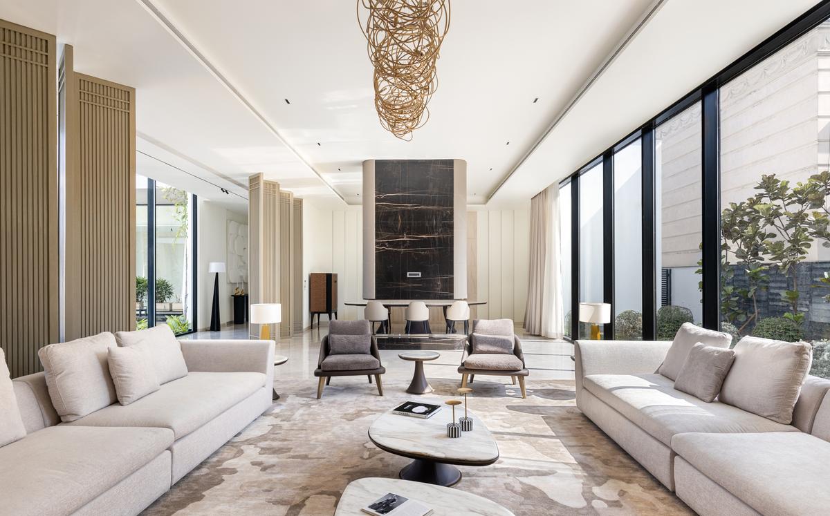 Ananda si discosta dal vocabolario tradizionale e vernacolare dell'architettura del Punjab