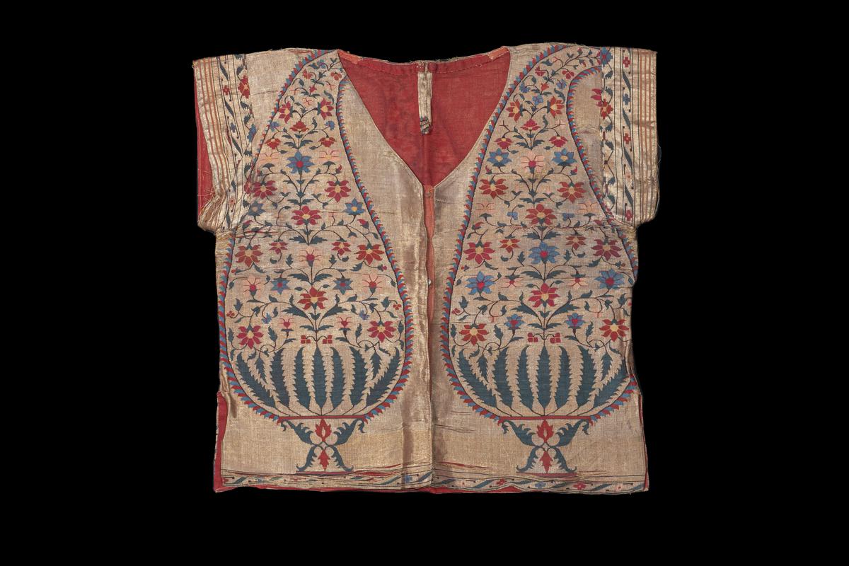 A silk and zari blouse from the  19th century, with a complementary plain weave 