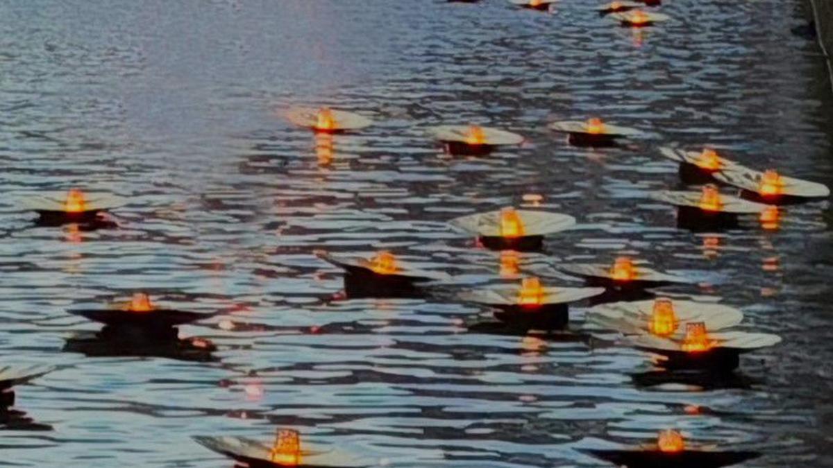 70 floating diyas in Amsterdam