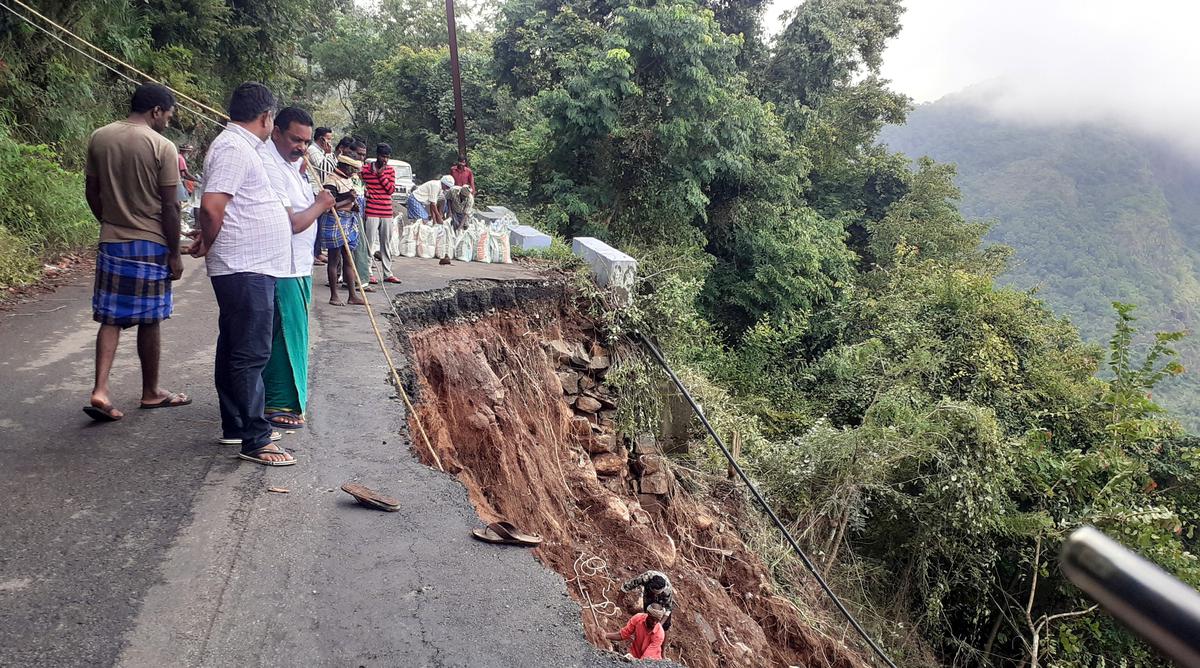 Landslide at 13th hairpin bend on the Kodaikanal - Palani Ghat Road 