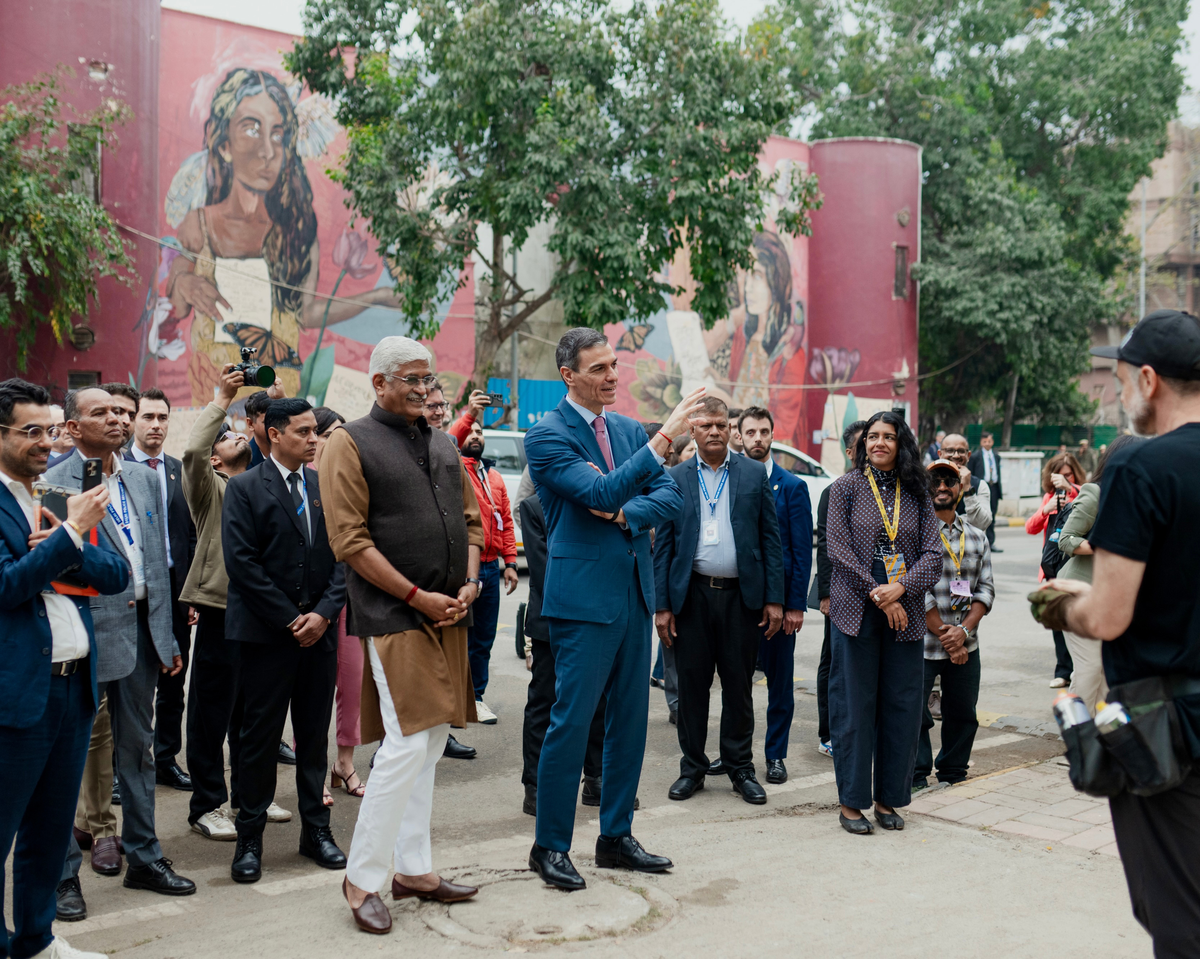Spanish president Pedro Sánchez Castejón and Indian Culture Minister Gajendra Singh Shekhawat