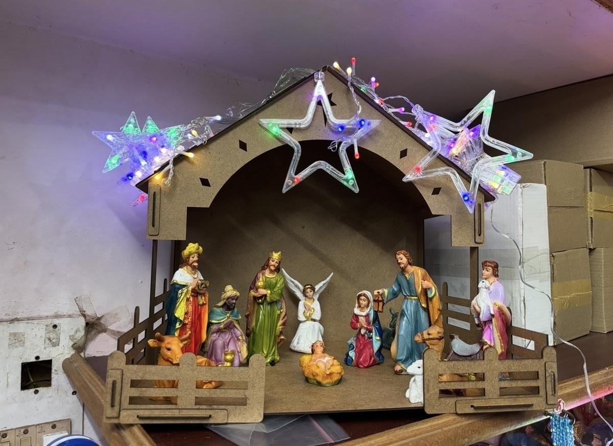 Las cunas se pueden pintar y adornar con luces. 