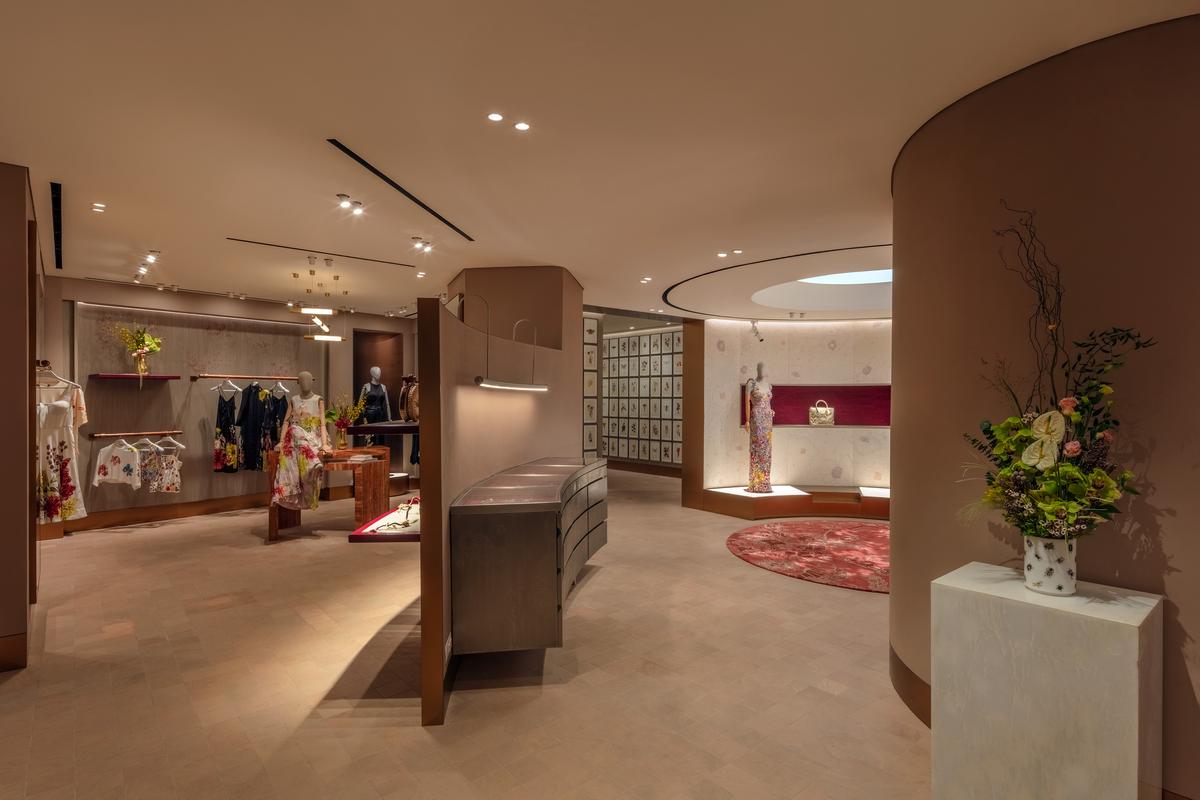 Rooshad approached the project, not by imposing his signature style, but by contemplating the evolution of Rahul’s couture canon Rooshad approached the project, not by imposing his signature style, but by contemplating the evolution of Rahul’s couture canon