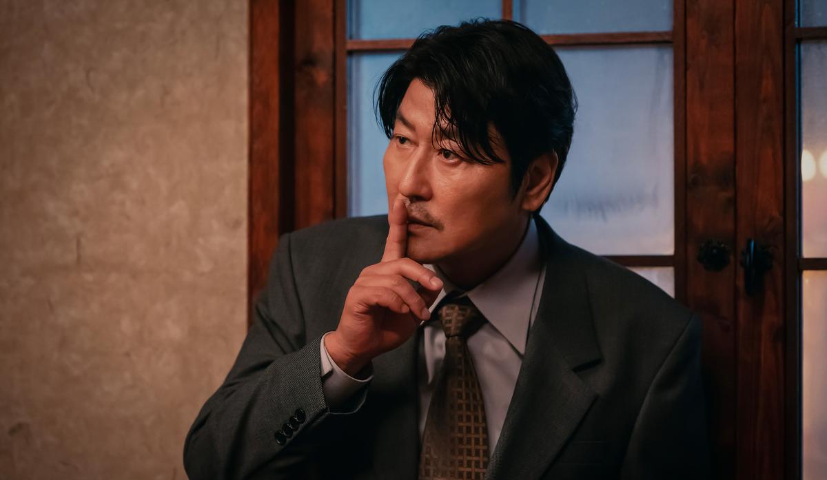 Song Kang-ho as Uncle Samsik