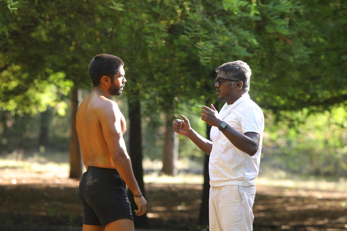 Mari Selvaraj e Dhruv durante as filmagens Mari Selvaraj e Dhruv durante as filmagens