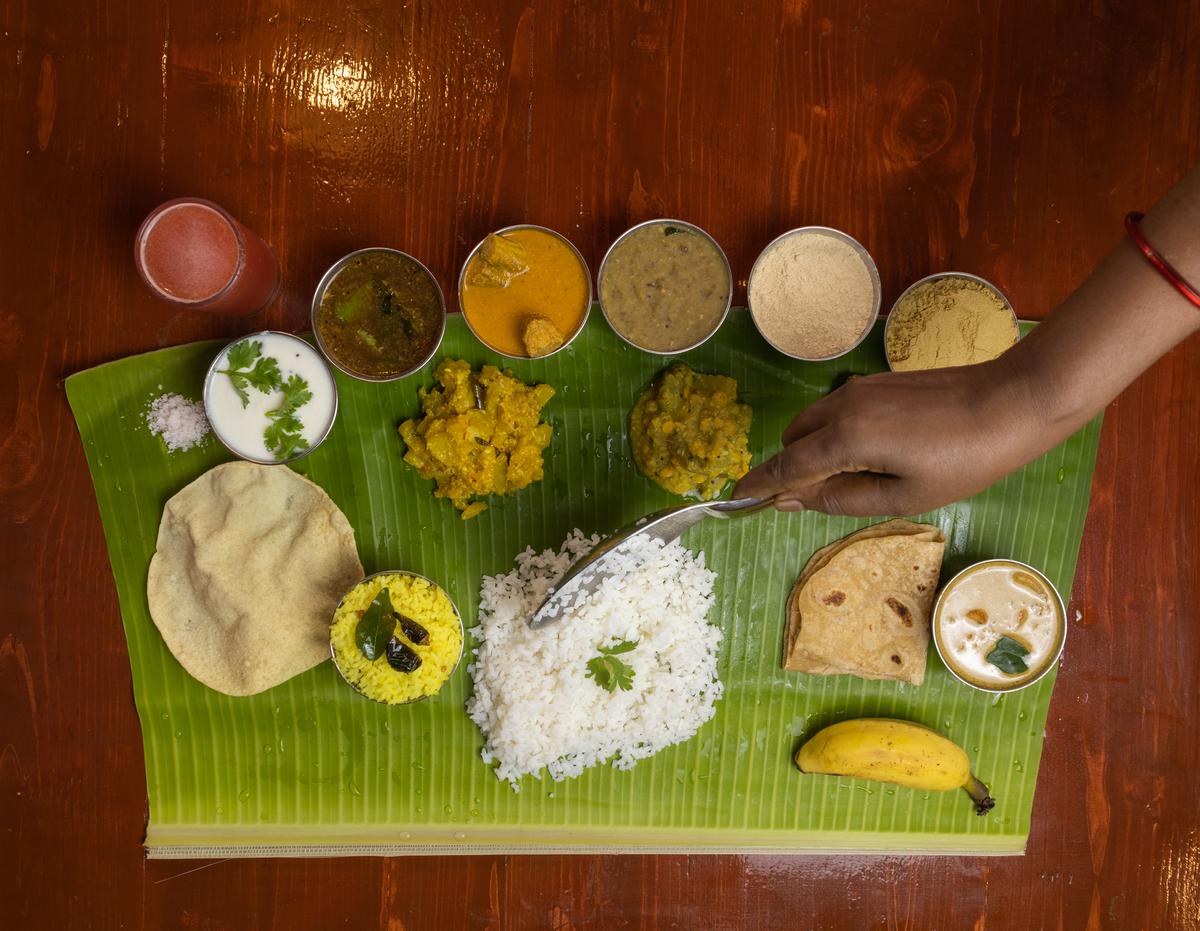 The lunch platter at Ainthinai Attil