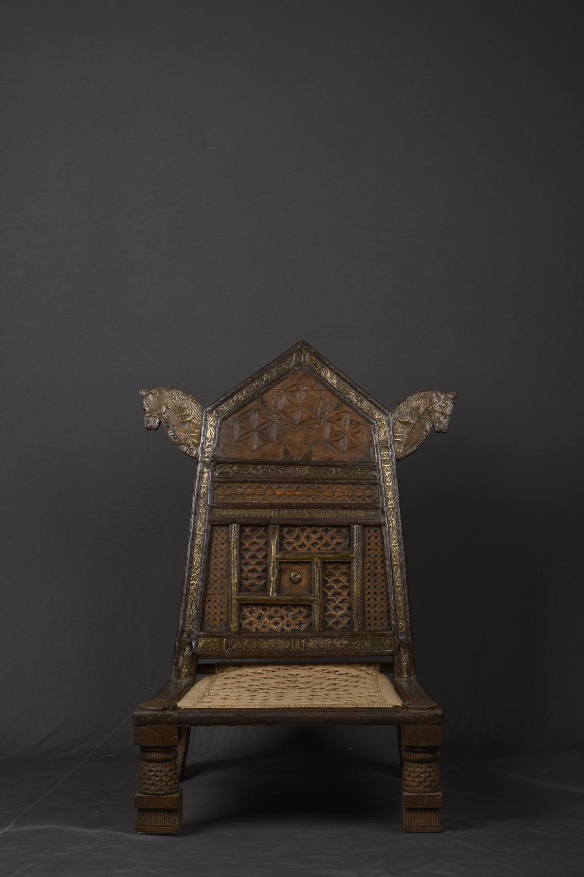 Un khursi basso Un khursi basso