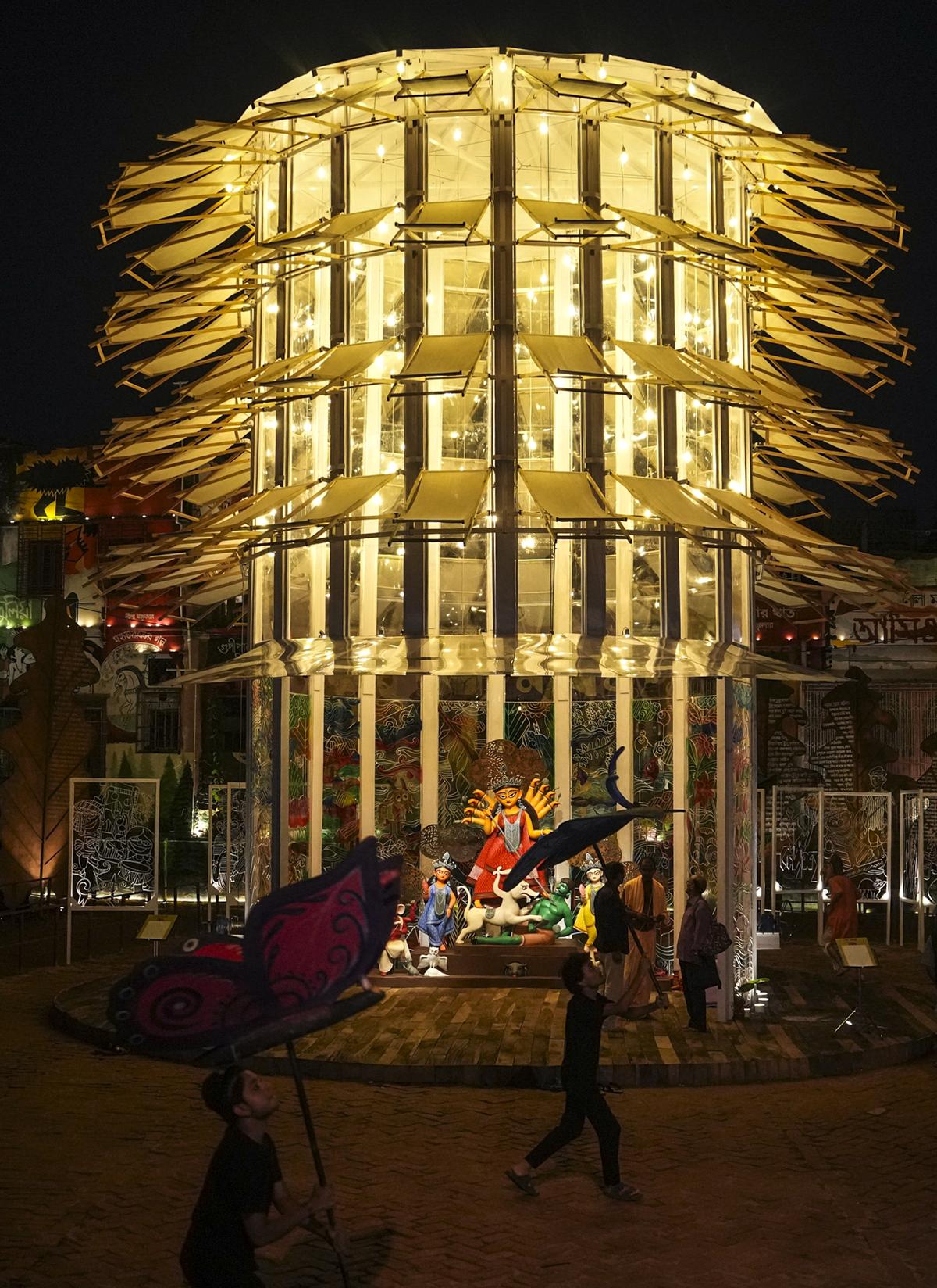 Pakdondi, by Kashi Bose Lane Durga Puja Committee pandal, is a tribute to Bengali writer Leela Majumdar