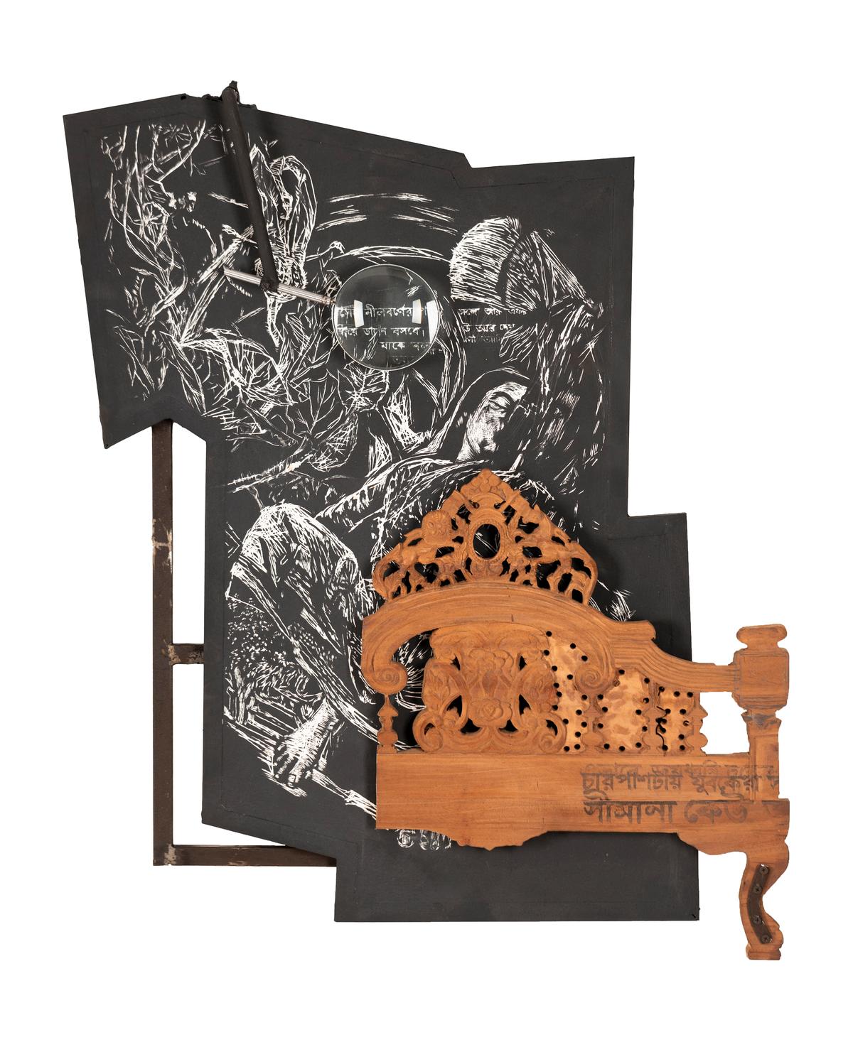 Sem título de Pradip Das (gravura em gesso, madeira, acrílico, ferro e lente de aumento)