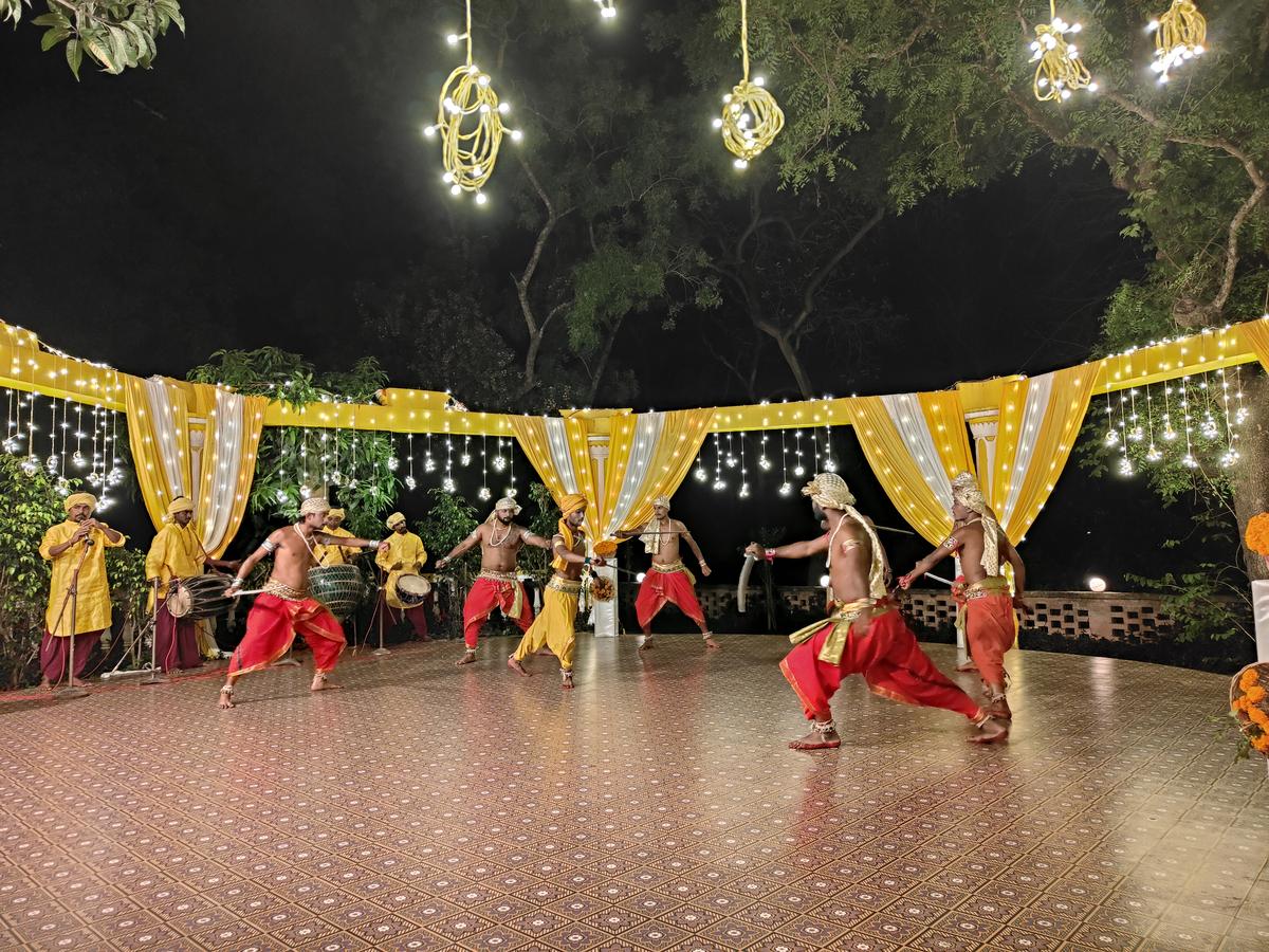 एक mayurbhanj छौ प्रदर्शन एक mayurbhanj छौ प्रदर्शन