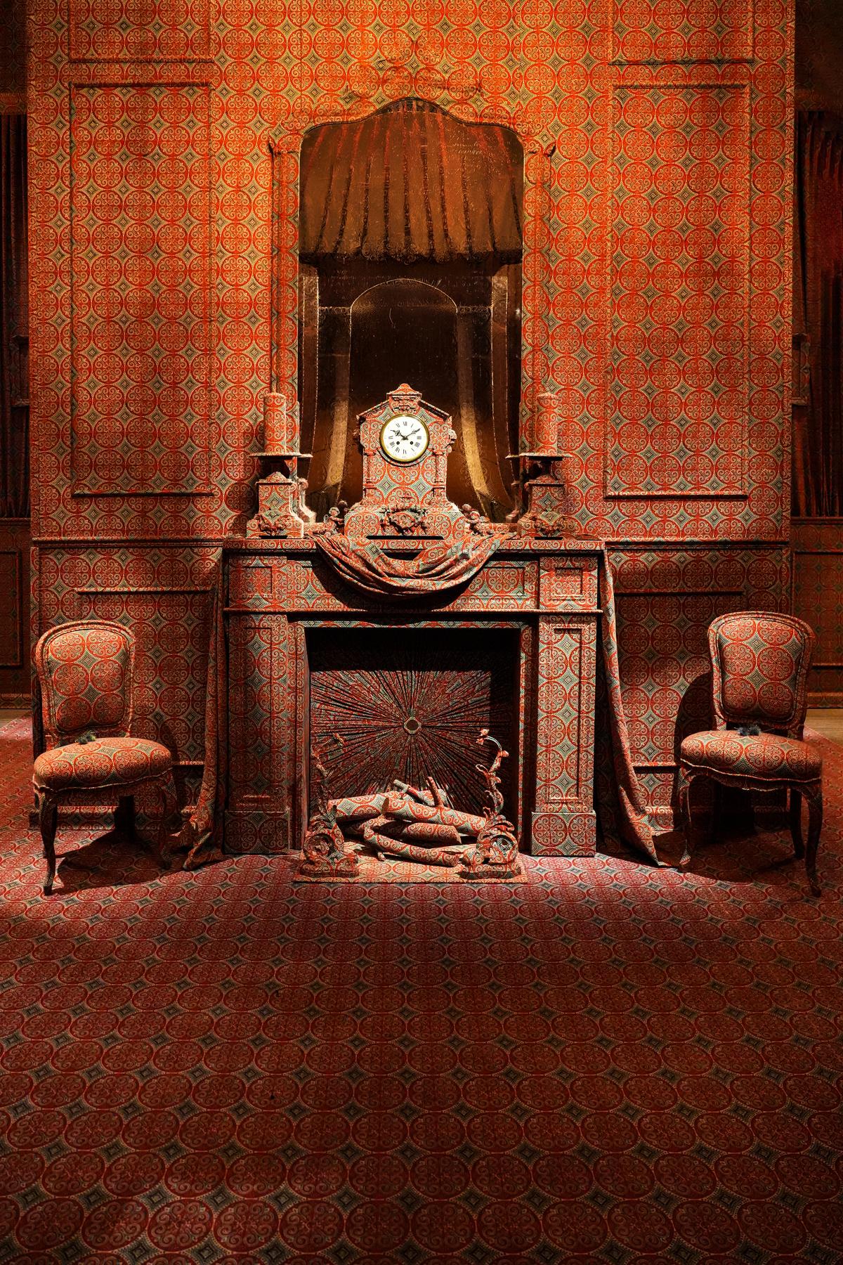 Inside L’ Antechambre Inside L’ Antechambre