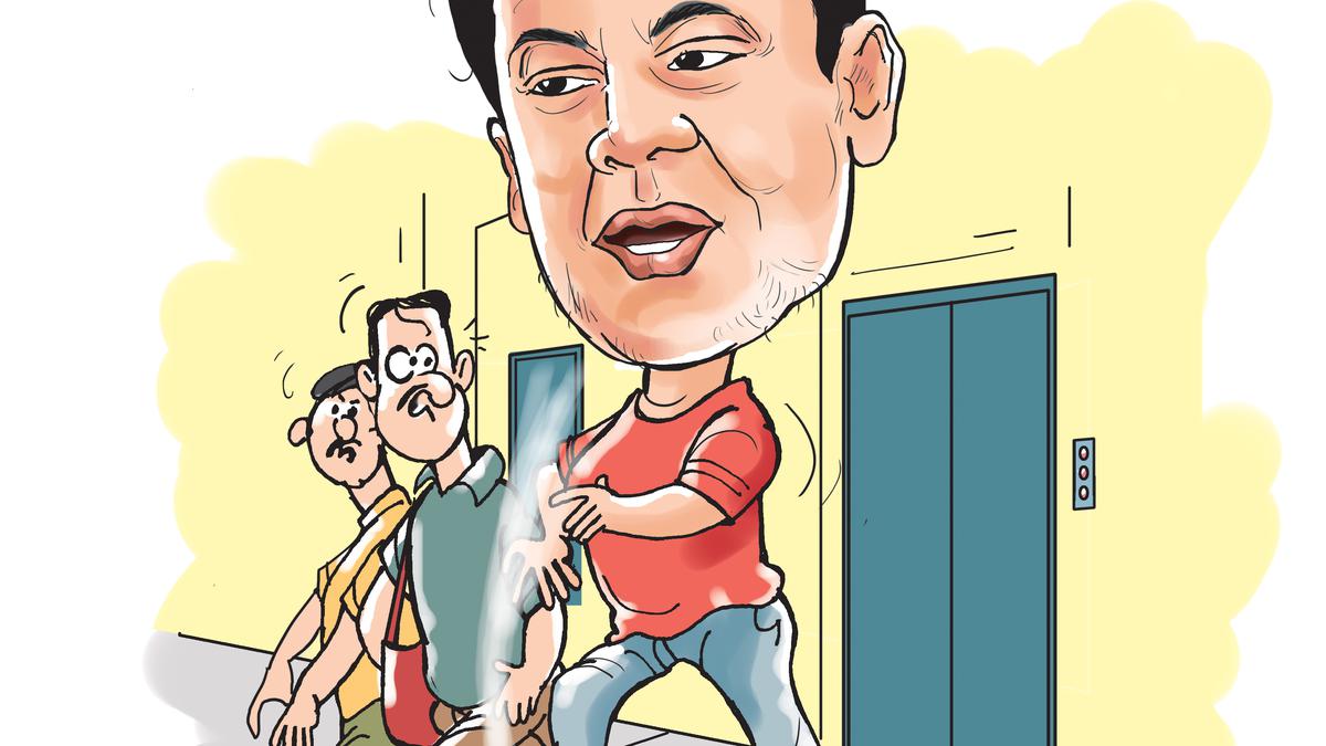 Cyrus Broacha knows how to avoid neighbours while behaving perfectly neighbourly