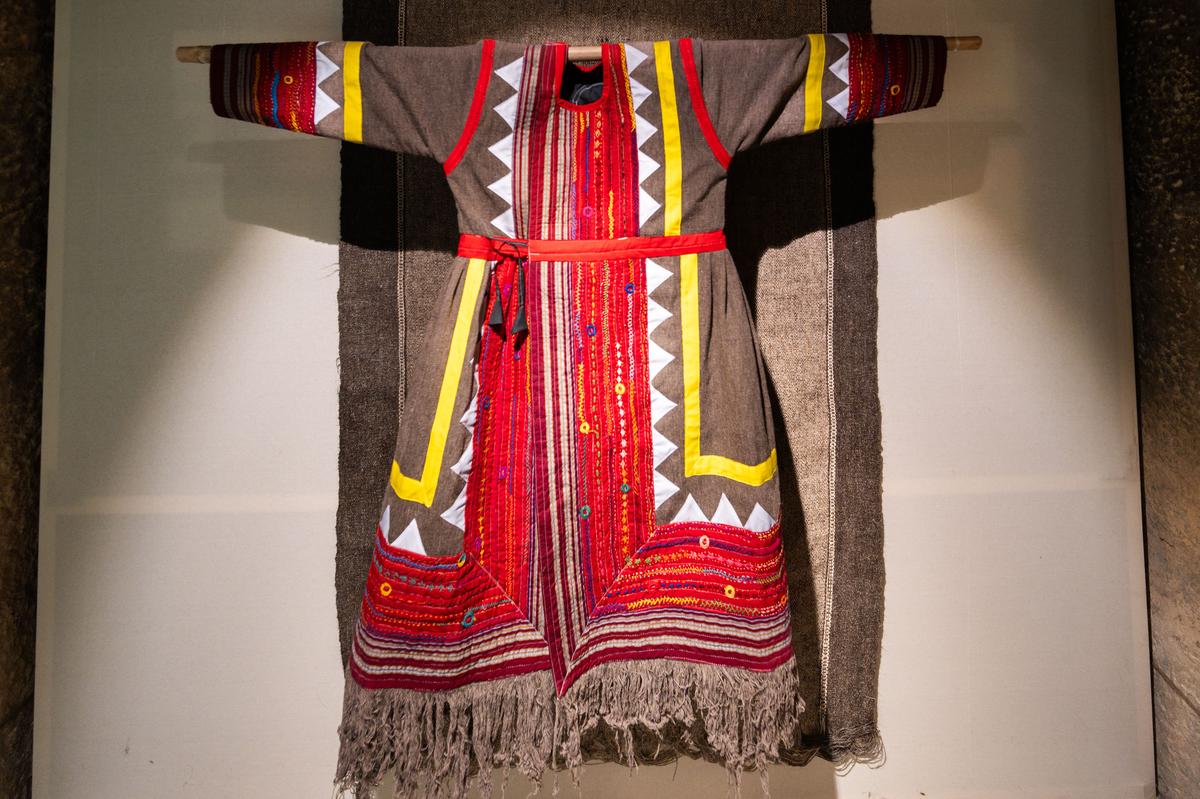 A traditional garment worn by pastoralists, acquired from the foundation Dakhnii Diaries A traditional garment worn by pastoralists, acquired from the foundation Dakhnii Diaries