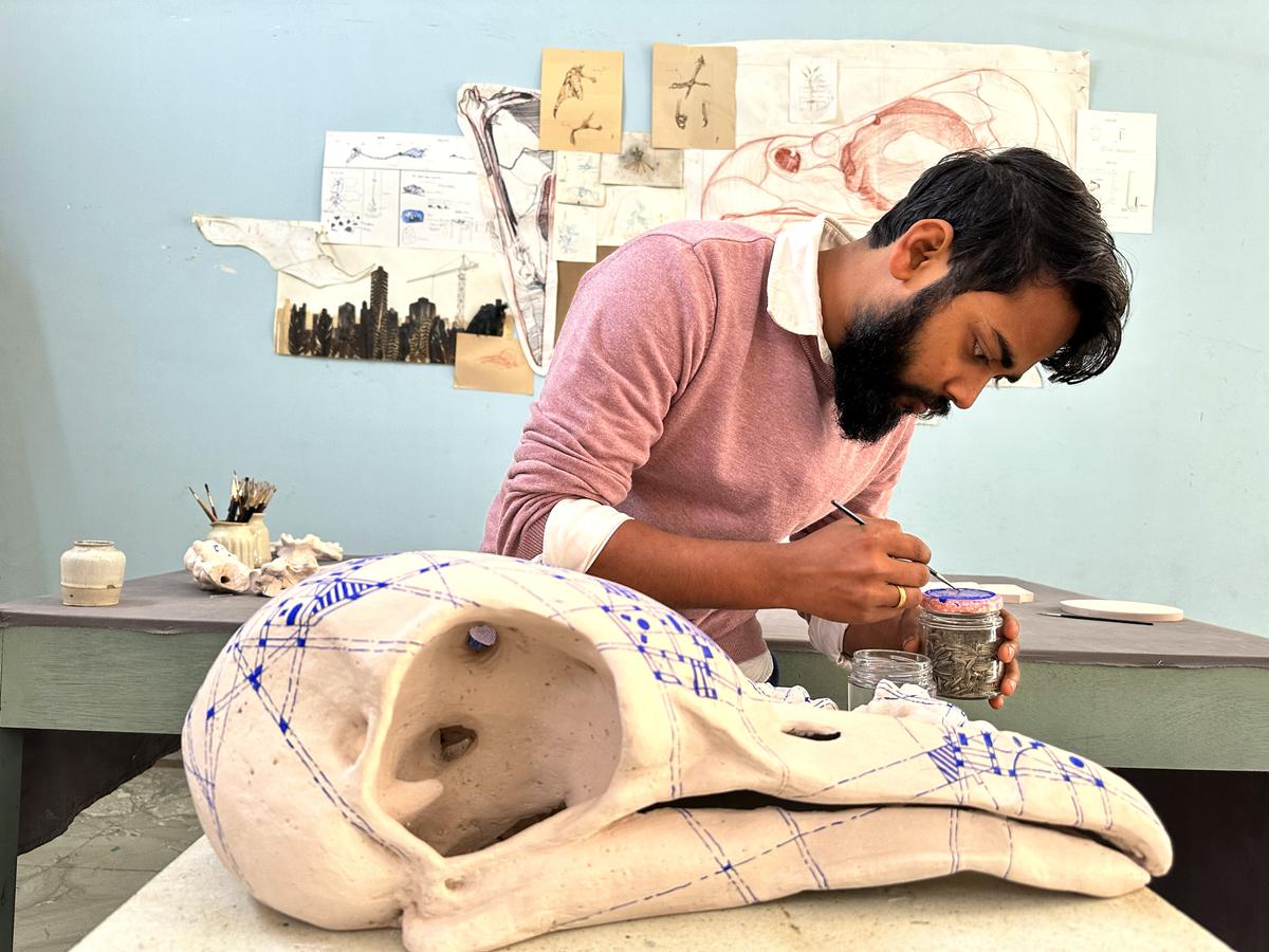 दीपक कुमार अपनी रचना लॉस्ट नेटिव पर काम कर रहे हैं