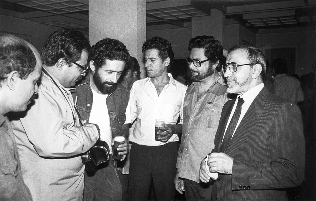 Alkazi with former NSD students, including Naseeruddin Shah and Om Puri, at a reception in his honour in Bombay
Courtesy: Nadira and Raj Babbar