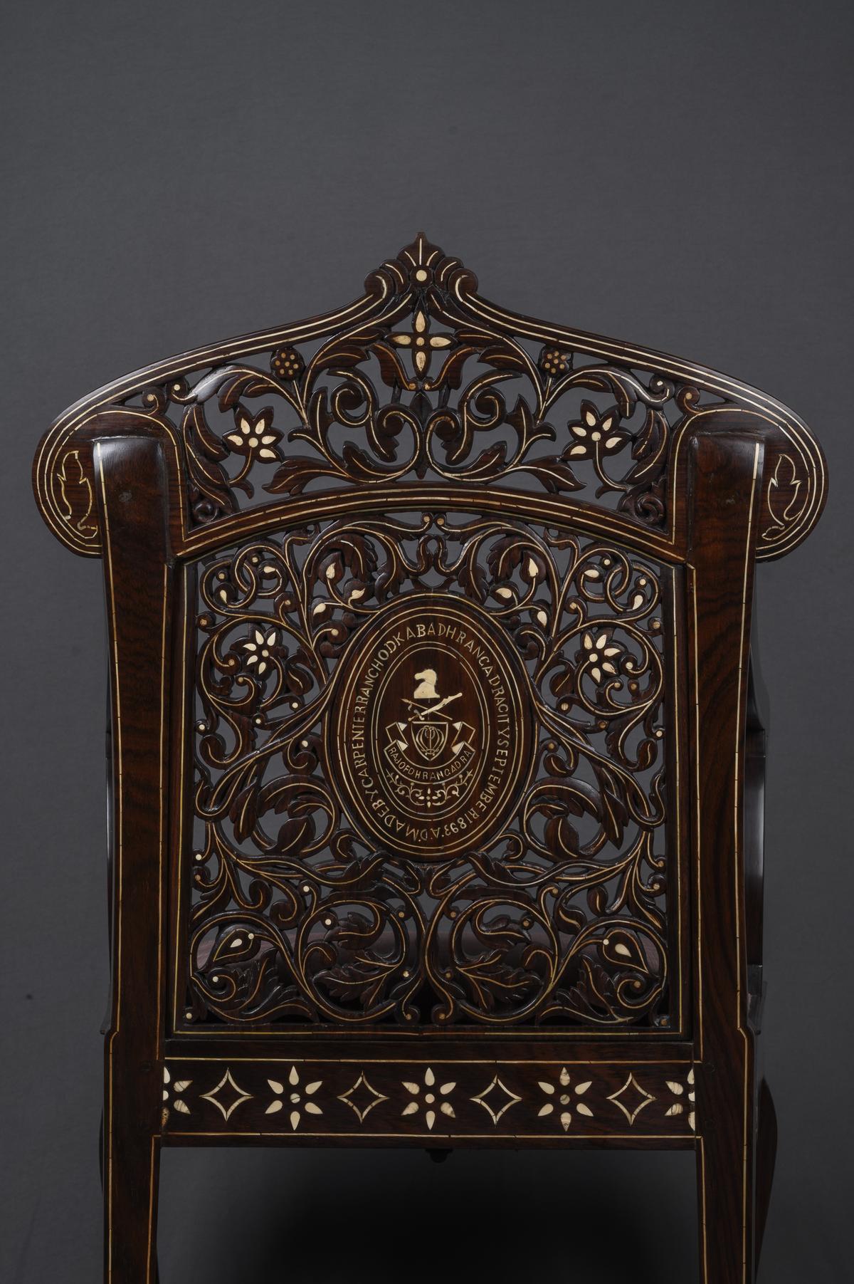 Sedia Durbar Hall del Raj di Dhrangadhra Sedia Durbar Hall del Raj di Dhrangadhra