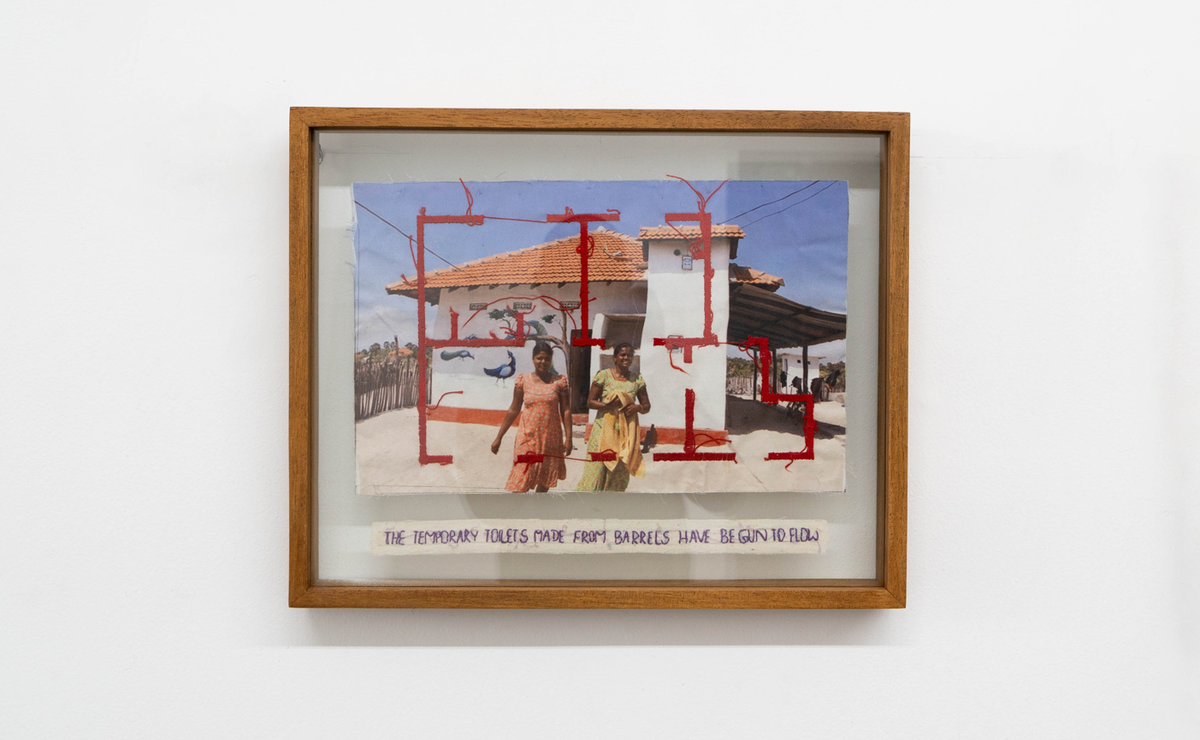 Um empréstimo é feito para liquidar outro IV (2023; bordado manual em tecido estampado e tecido de algodão)