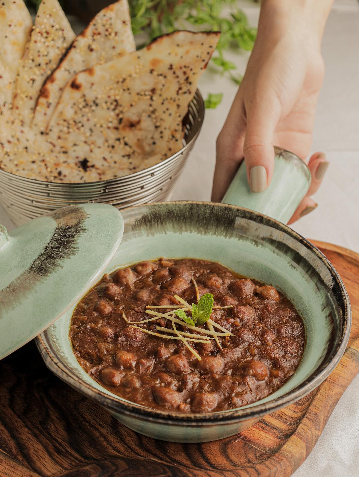 Martaban ke chole at Continuum