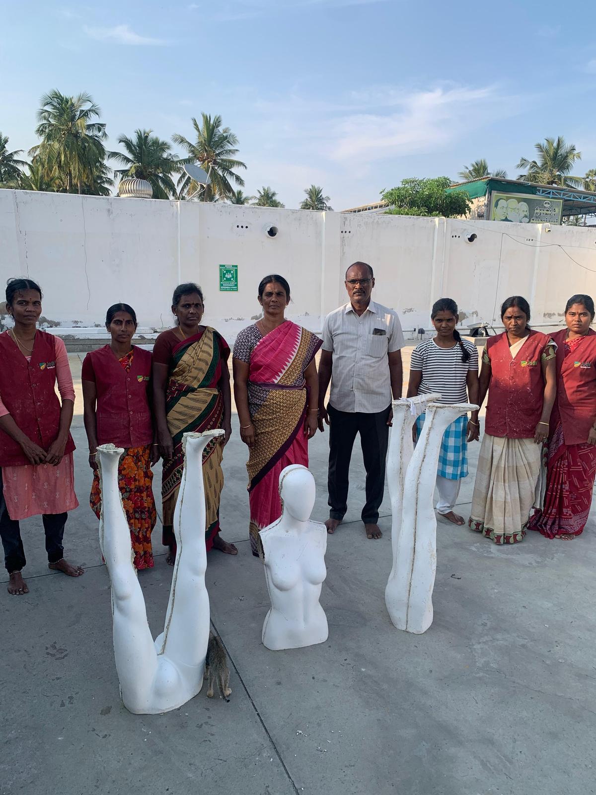 Mani P (centre) and his wife (fourth from left) with the team 