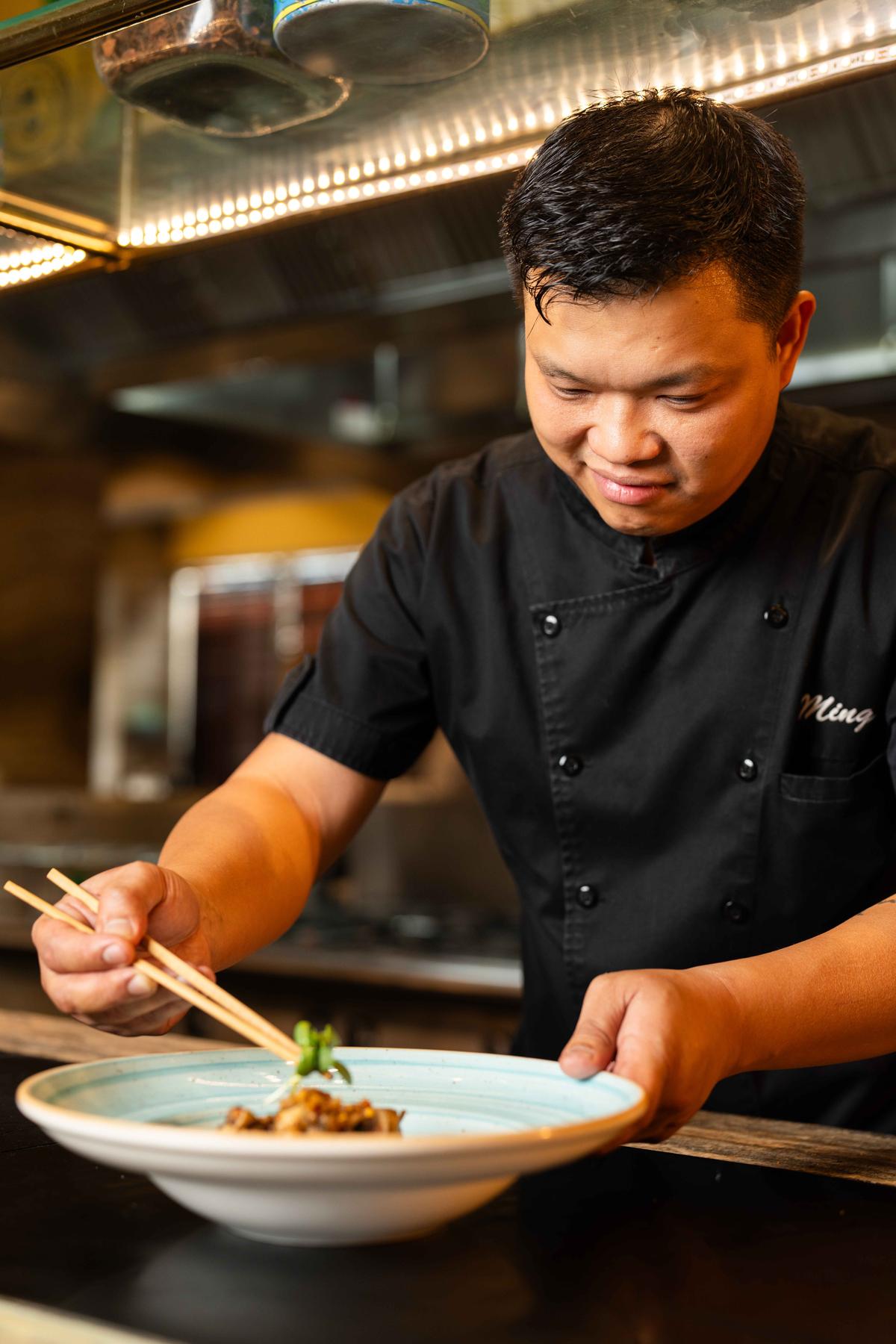 रेनेसां बेंगलुरू रेसकोर्स होटल में शेफ हो ची मिंग