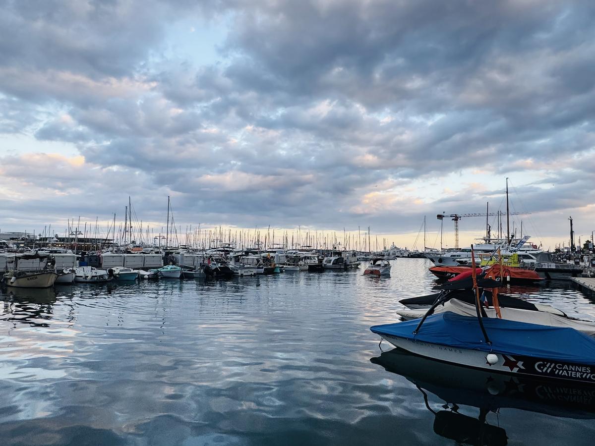 Yachts docked in the bay come alive in the evenings with the sparkle of Cannes afterparties Yachts docked in the bay come alive in the evenings with the sparkle of Cannes afterparties