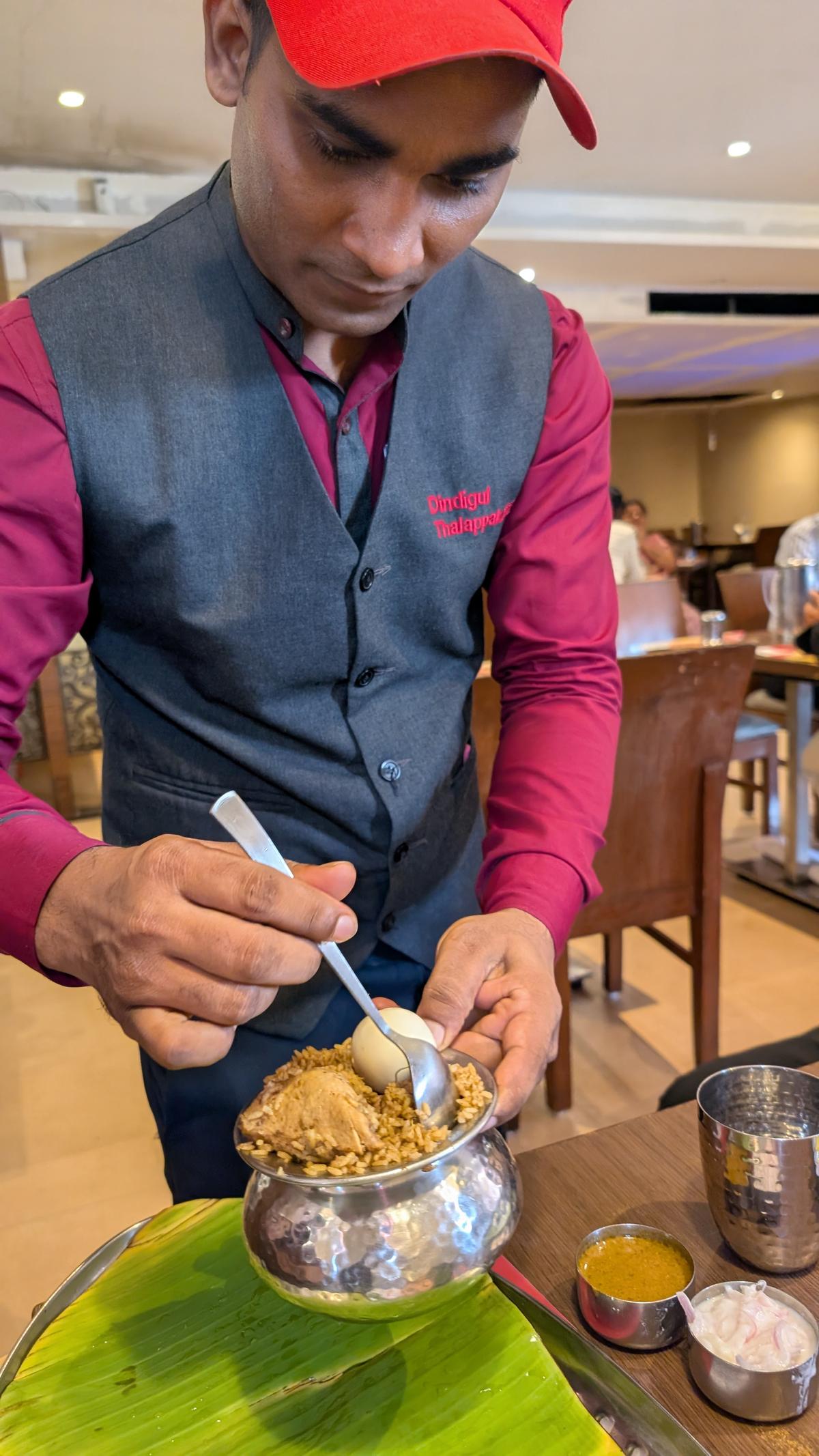 A server at Dindigul Thalapakkati