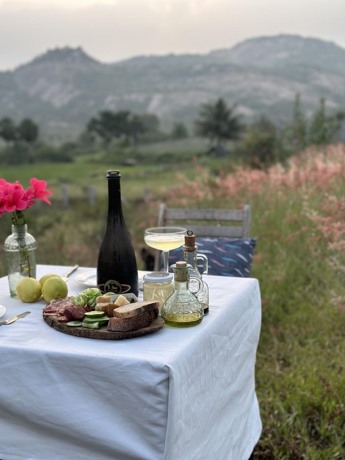 An outdoor dining experience at Munchis Malaikal