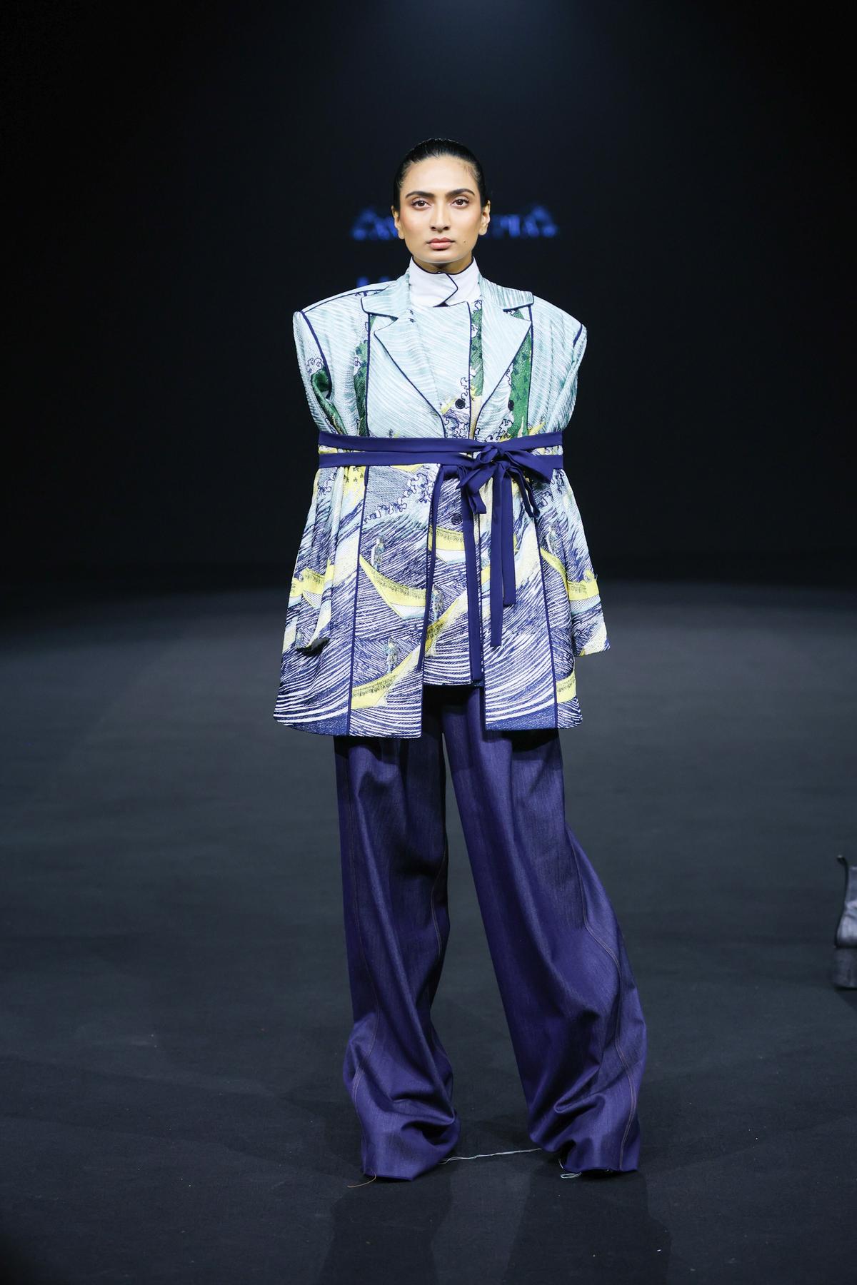 A model walks ANURAG GUPTA presentation at NIF Global Presents GenNext, part of Lakmé Fashion Week 2025, held on October 10th at The Grand New Delhi, India.

Photo : FS Media Pro / FDCI x Lakme Fashion Week / RISE Worldwide