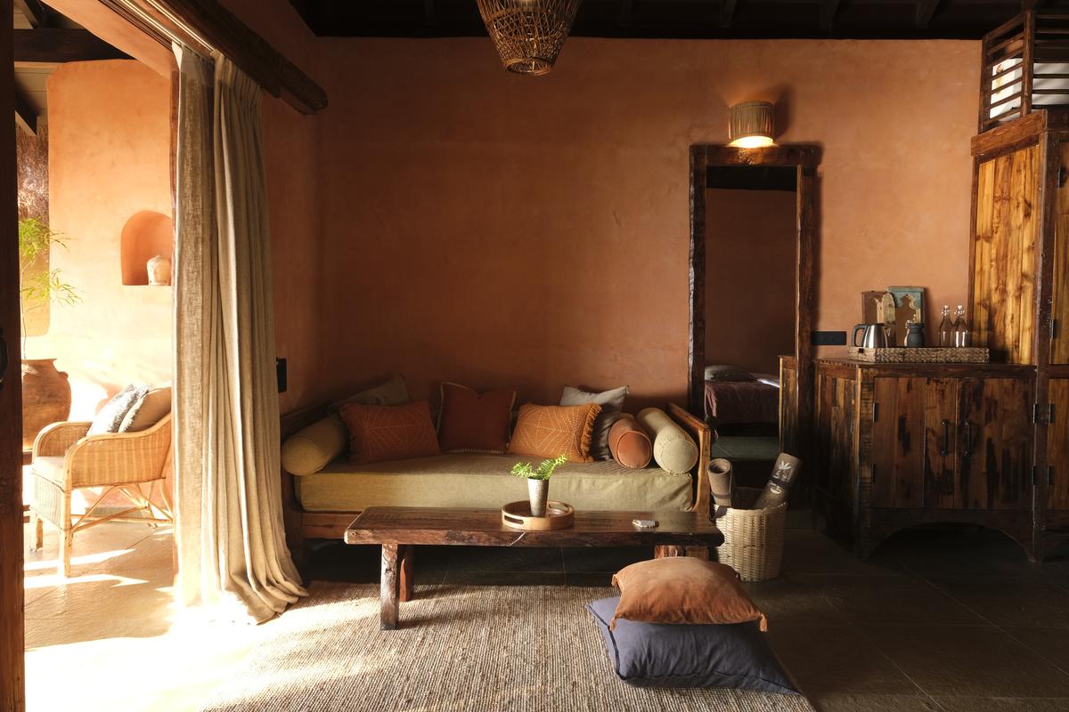 The walls are finished with a lime coat, making them breathable, and the flooring uses yellow shabad stone from Hyderabad. The walls are finished with a lime coat, making them breathable, and the flooring uses yellow shabad stone from Hyderabad.