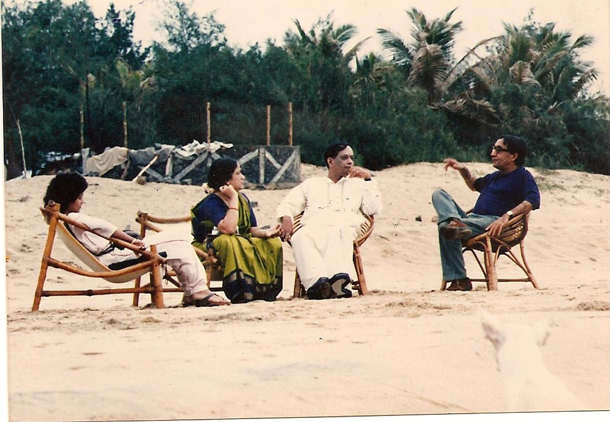 (from left to right) Geeta John, M Balamuralikrishna, Suresh Mullick and a friend