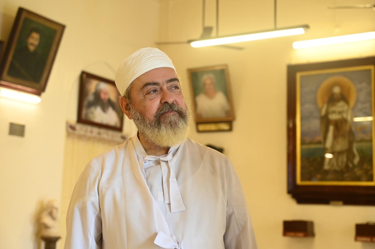 The community priest, Bamanshah Vazifdar 