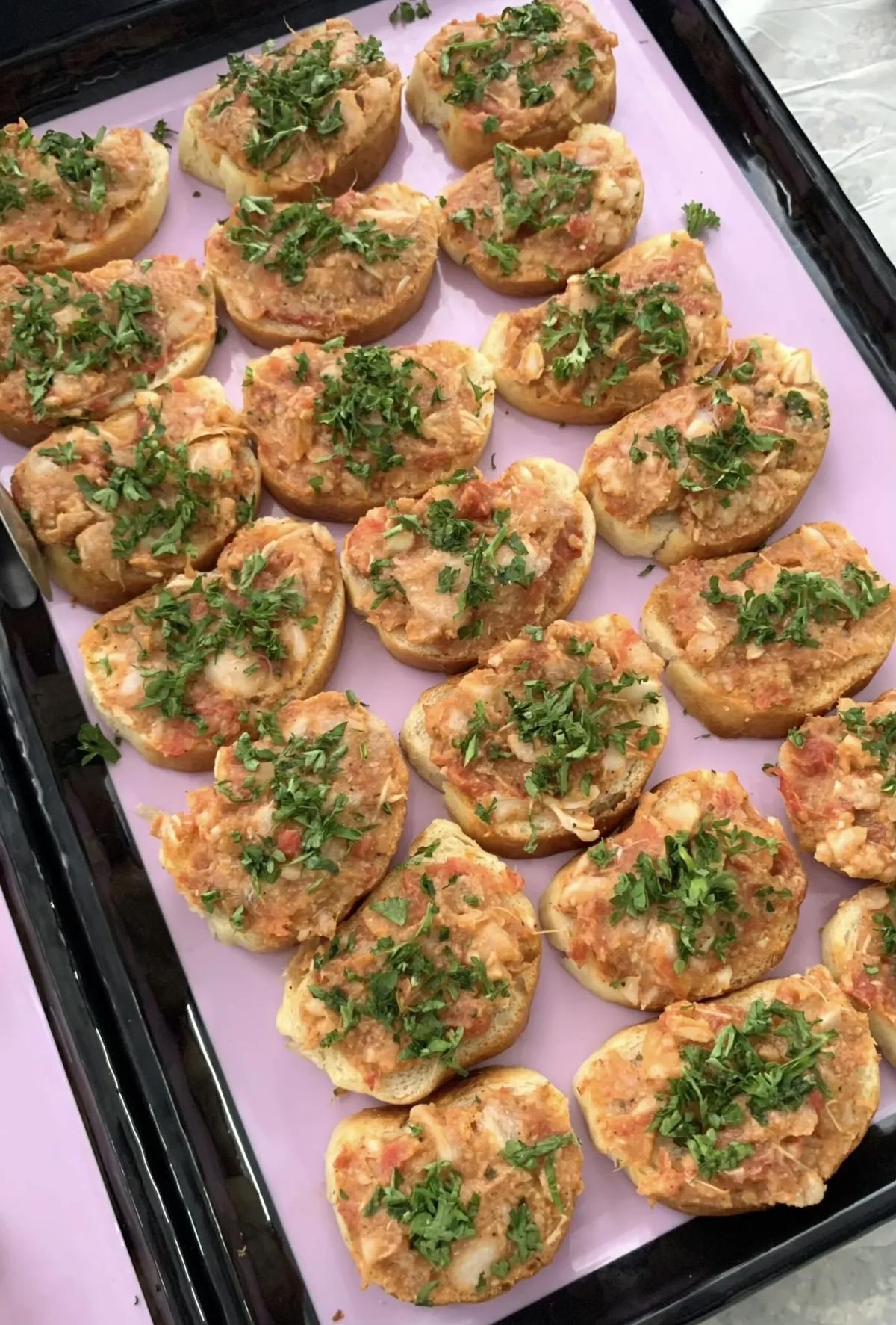 2024 সংস্করণের উচ্চ চা এ পেনড্রা টোস্ট 2024 সংস্করণের উচ্চ চা এ পেনড্রা টোস্ট