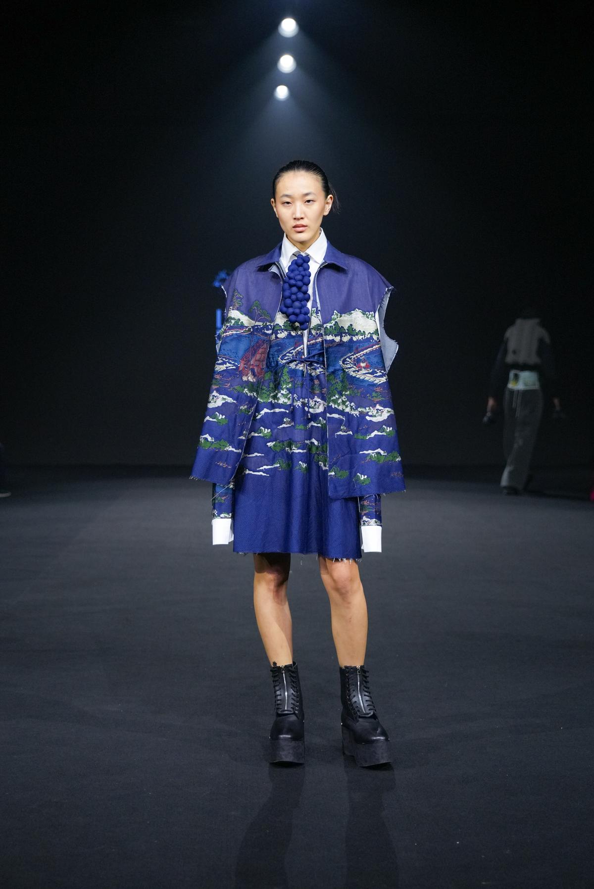 A model walks ANURAG GUPTA presentation at NIF Global Presents GenNext, part of Lakmé Fashion Week 2025, held on October 10th at The Grand New Delhi, India.

Photo : FS Media Pro / FDCI x Lakme Fashion Week / RISE Worldwide
