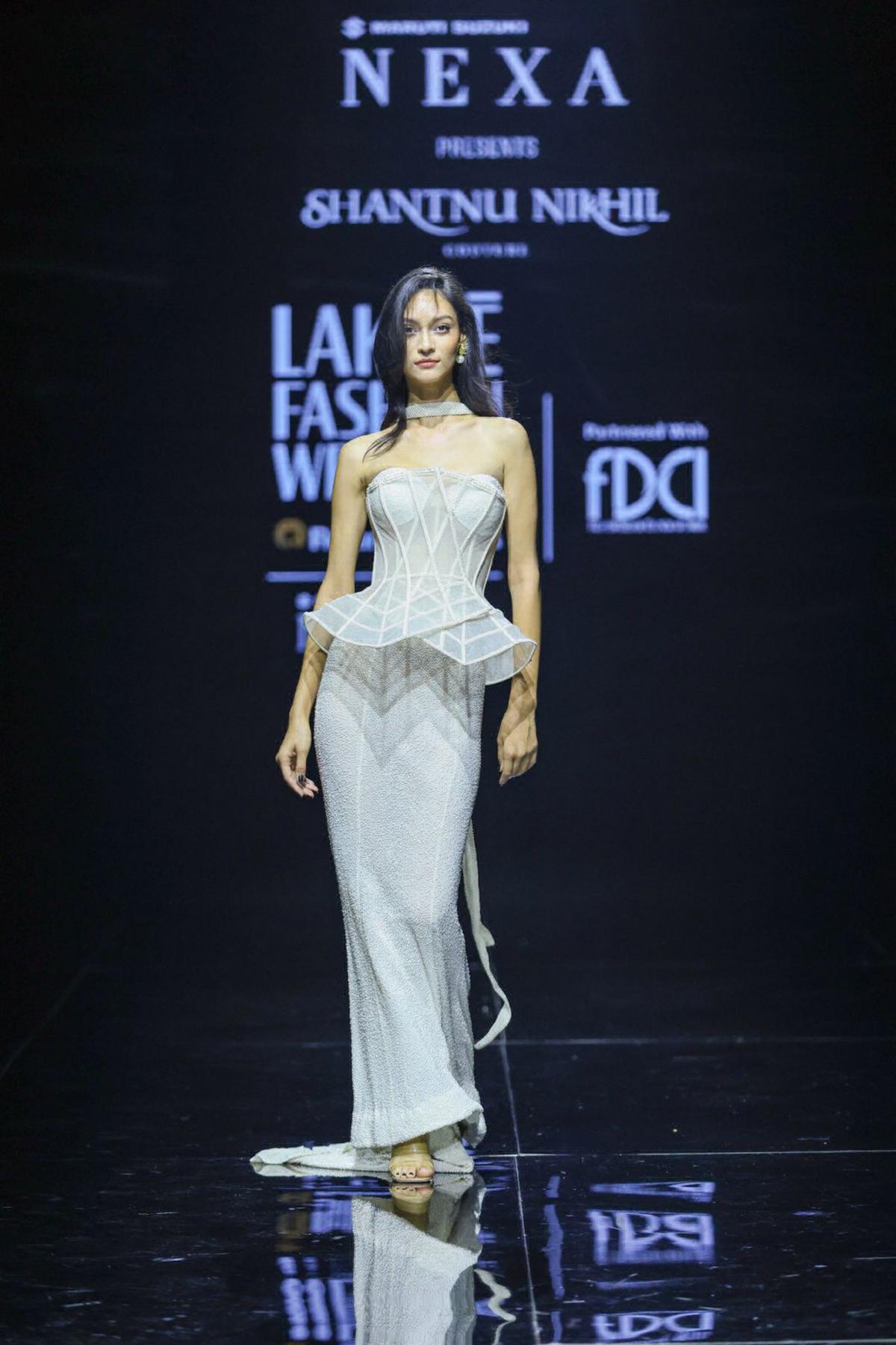 Velora%20by%20Shantnu%20Nikhil%201%201