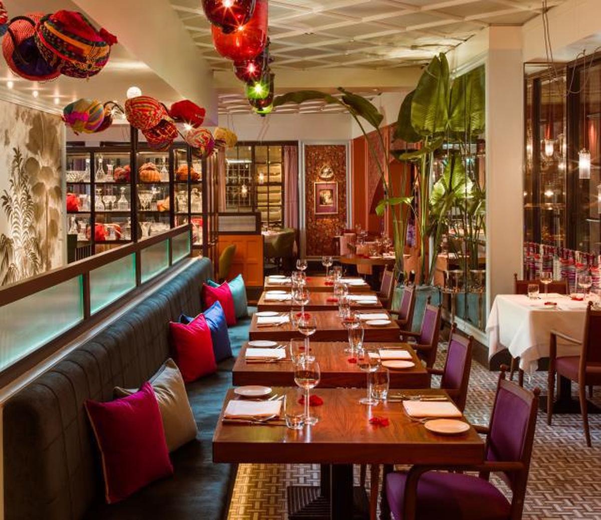 रेस्तरां में वर्तमान बरामदा कक्ष