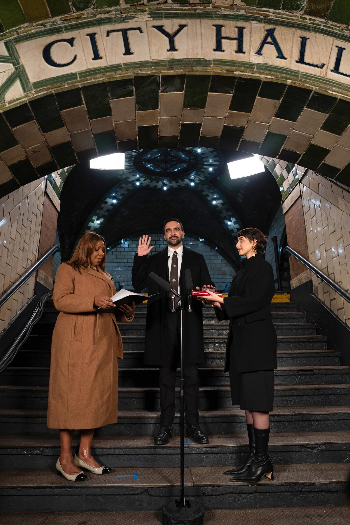  Rama Duwaji (right) at the swearing in ceremony of Zohran Mamdani at the former City Hall subway station in New York City. She is sporting a rented vintage Balenciaga coat and borrowed boots by Miista