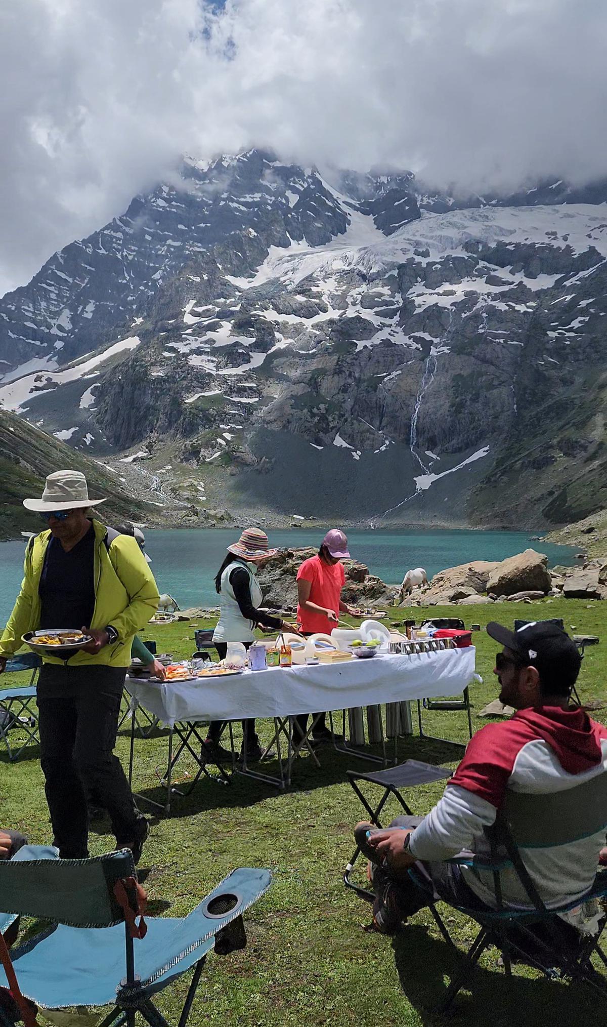 Lunch by Nundkol lake in Kashmir
