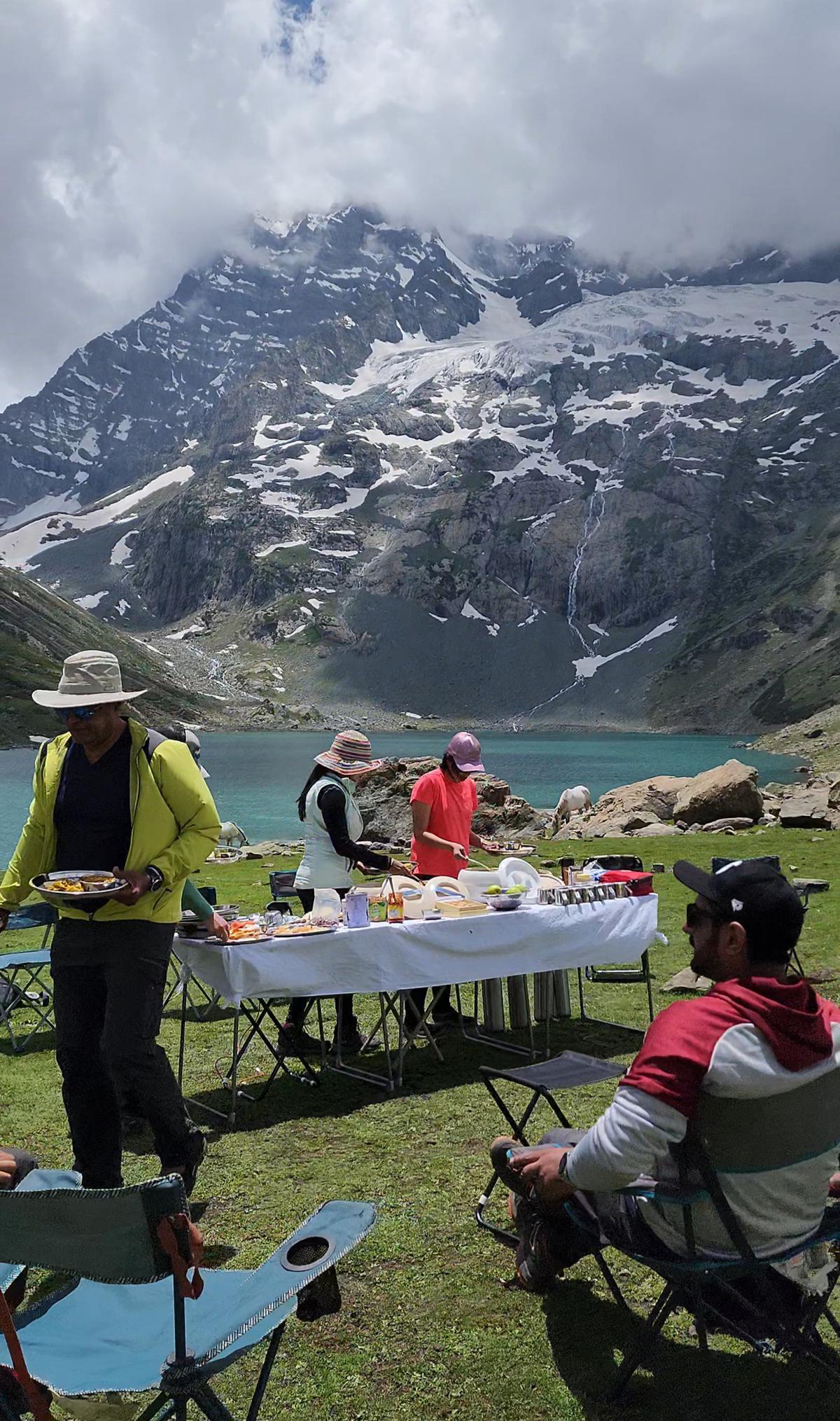 Lunch by Nundkol Lake in Kashmir