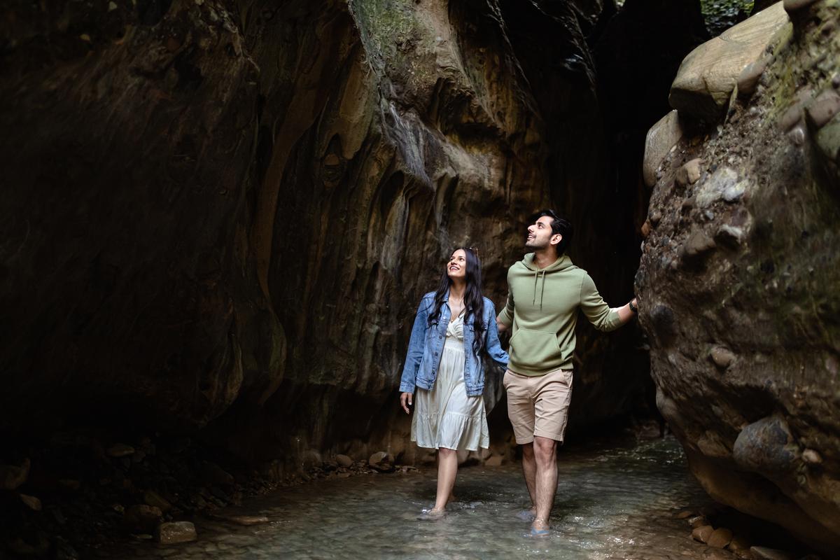 Tourists at the Robbers' Cave in Dehradun