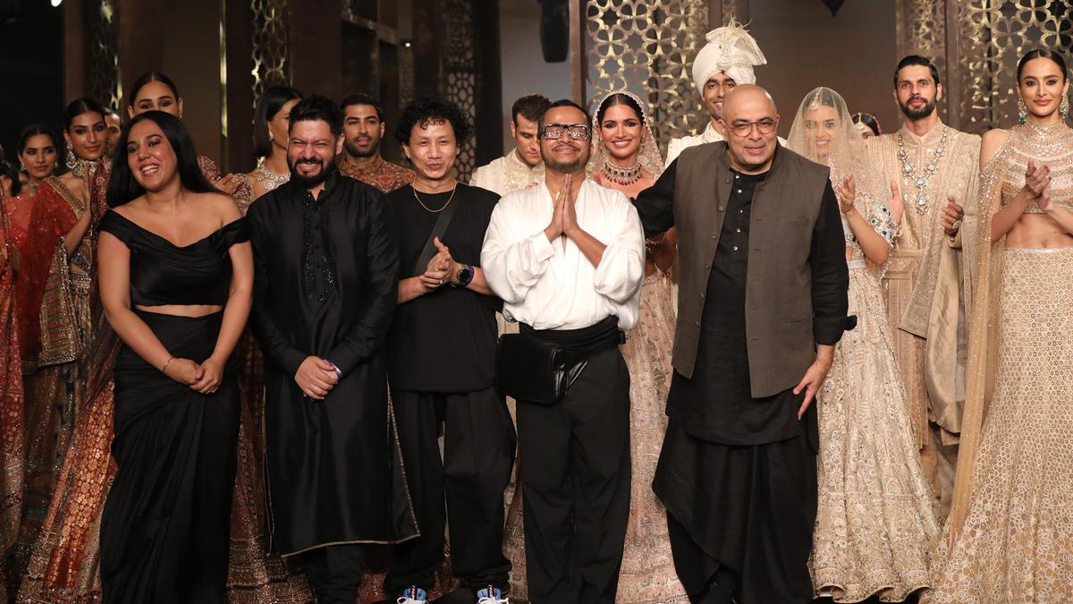 The highlights from Tarun Tahiliani’s present at India Couture Week 2023i
