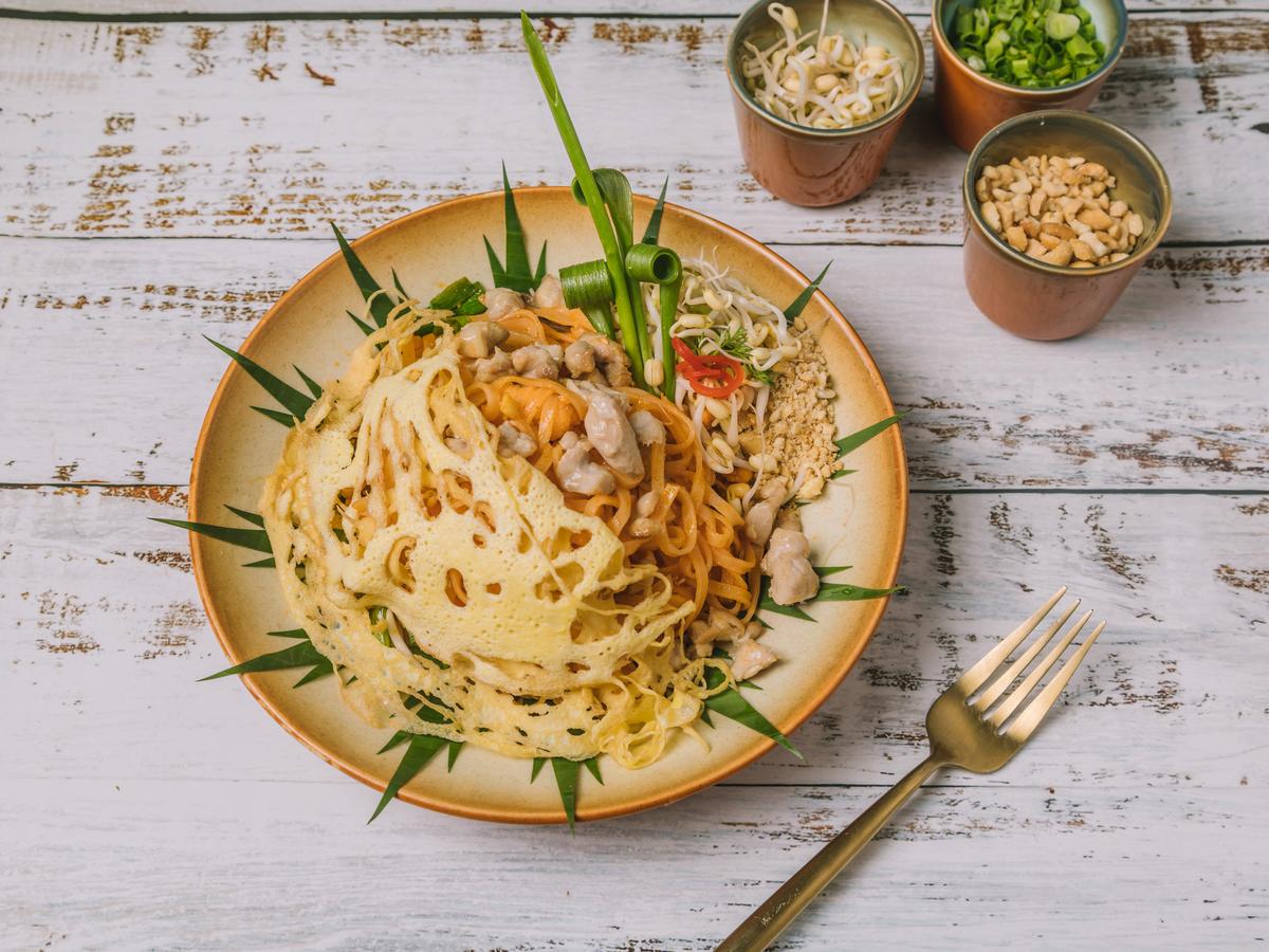 पैड थाई काई, ताज वेलिंगटन म्यूज़, चेन्नई में थाई समारोह का एक व्यंजन