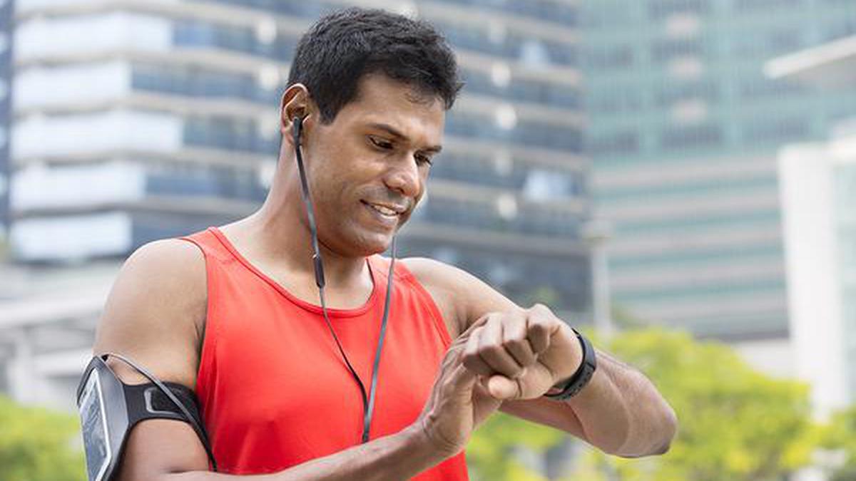 Focus on fitness spurs Indians to smartwatches