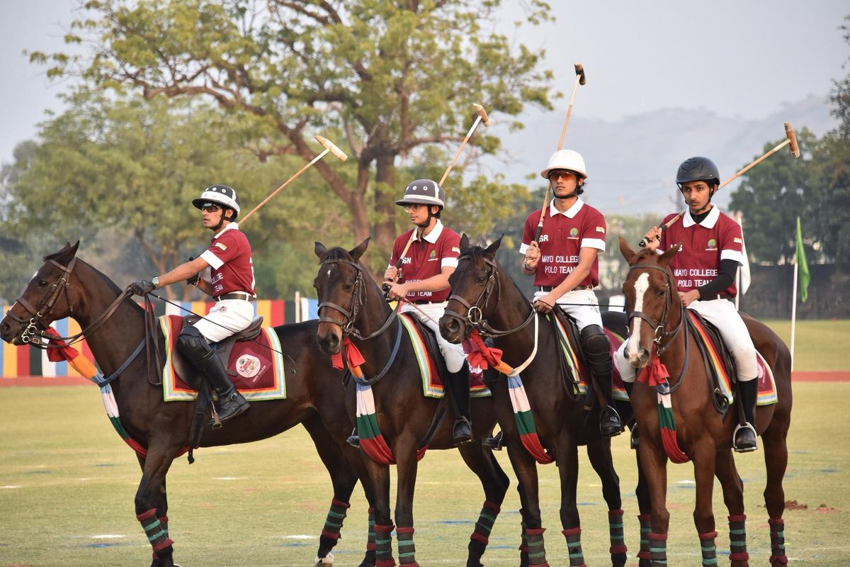 मेयो कॉलेज की पोलो टीम हार्वर्ड के खिलाफ मैच के लिए अभ्यास कर रही है