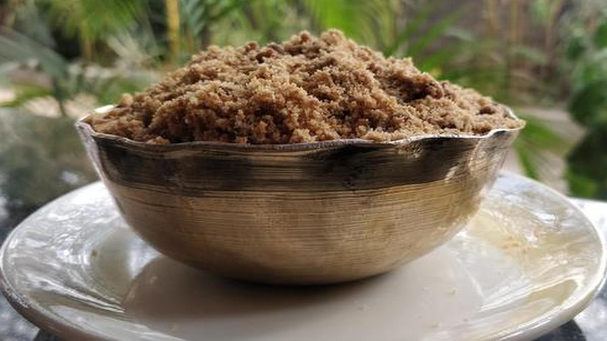 Making of organic jaggery - The Hindu